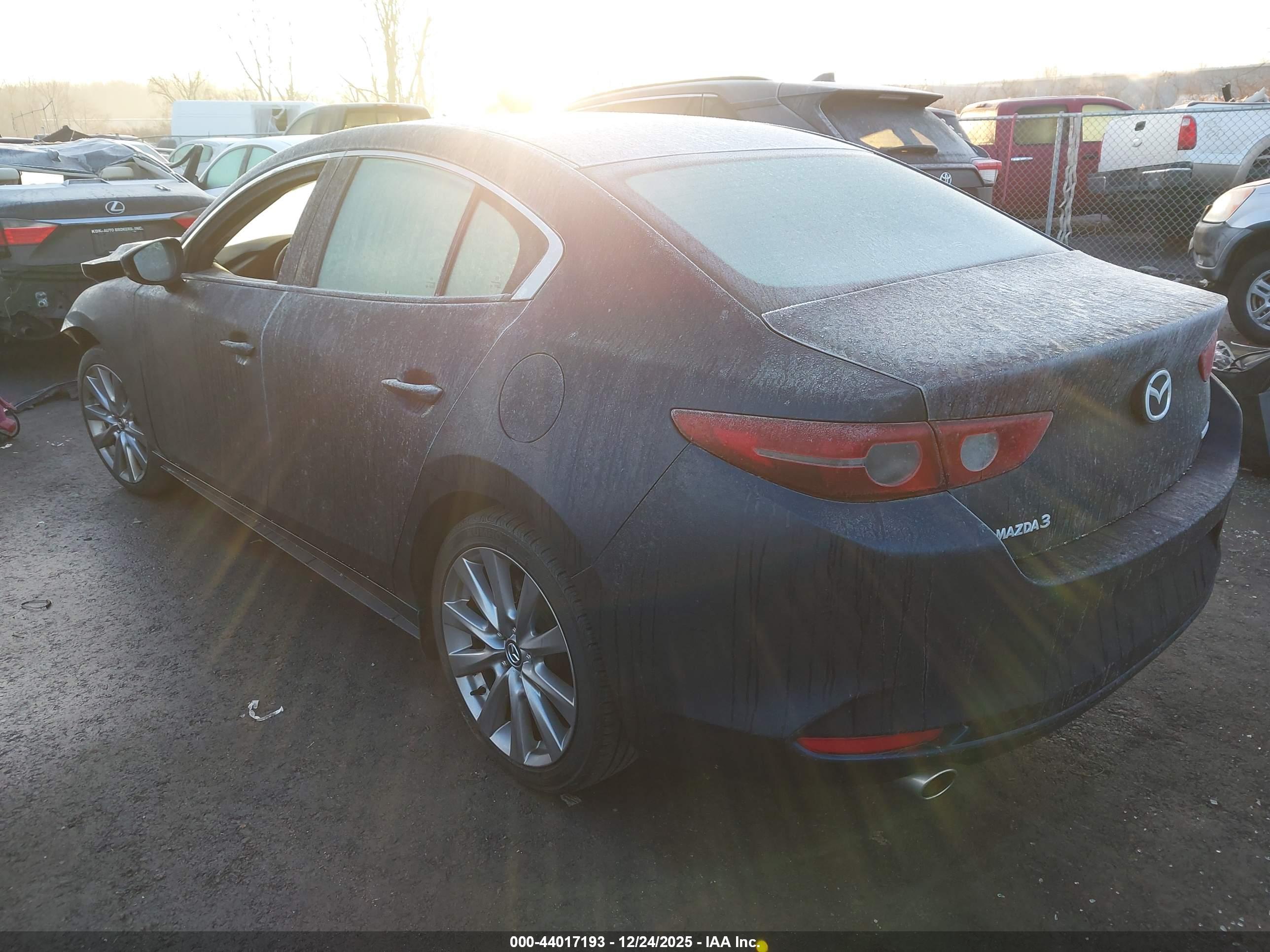 MAZDA MAZDA3 image 3