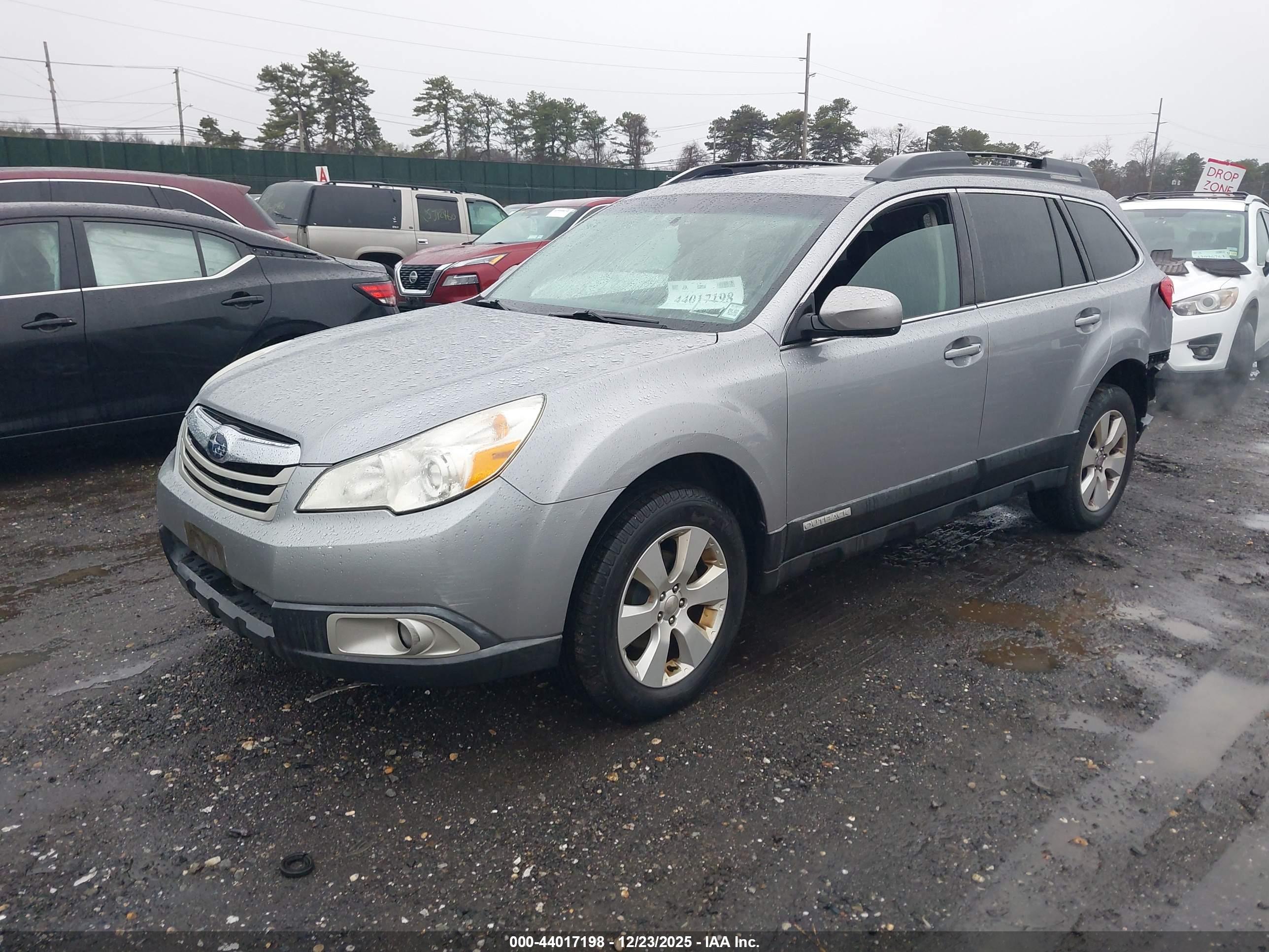 SUBARU OUTBACK image 2