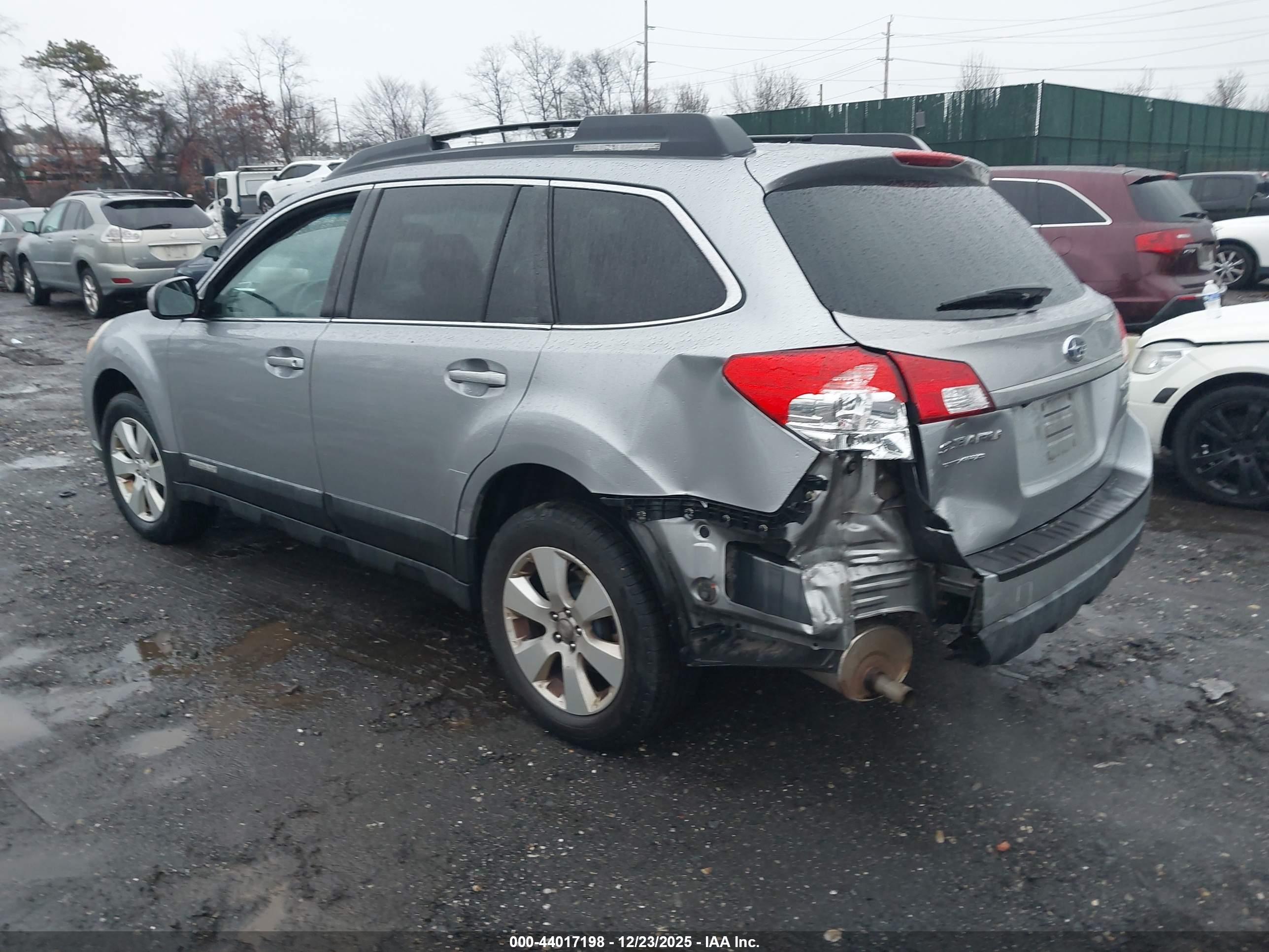 SUBARU OUTBACK image 3