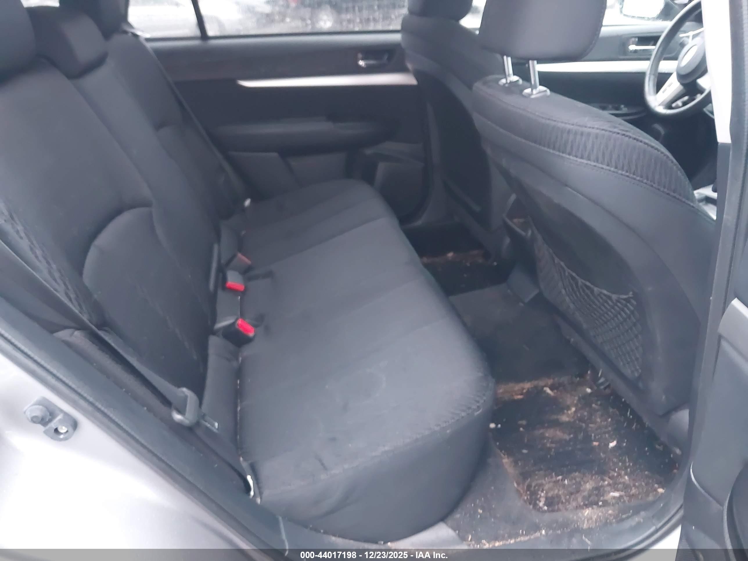 SUBARU OUTBACK image 8