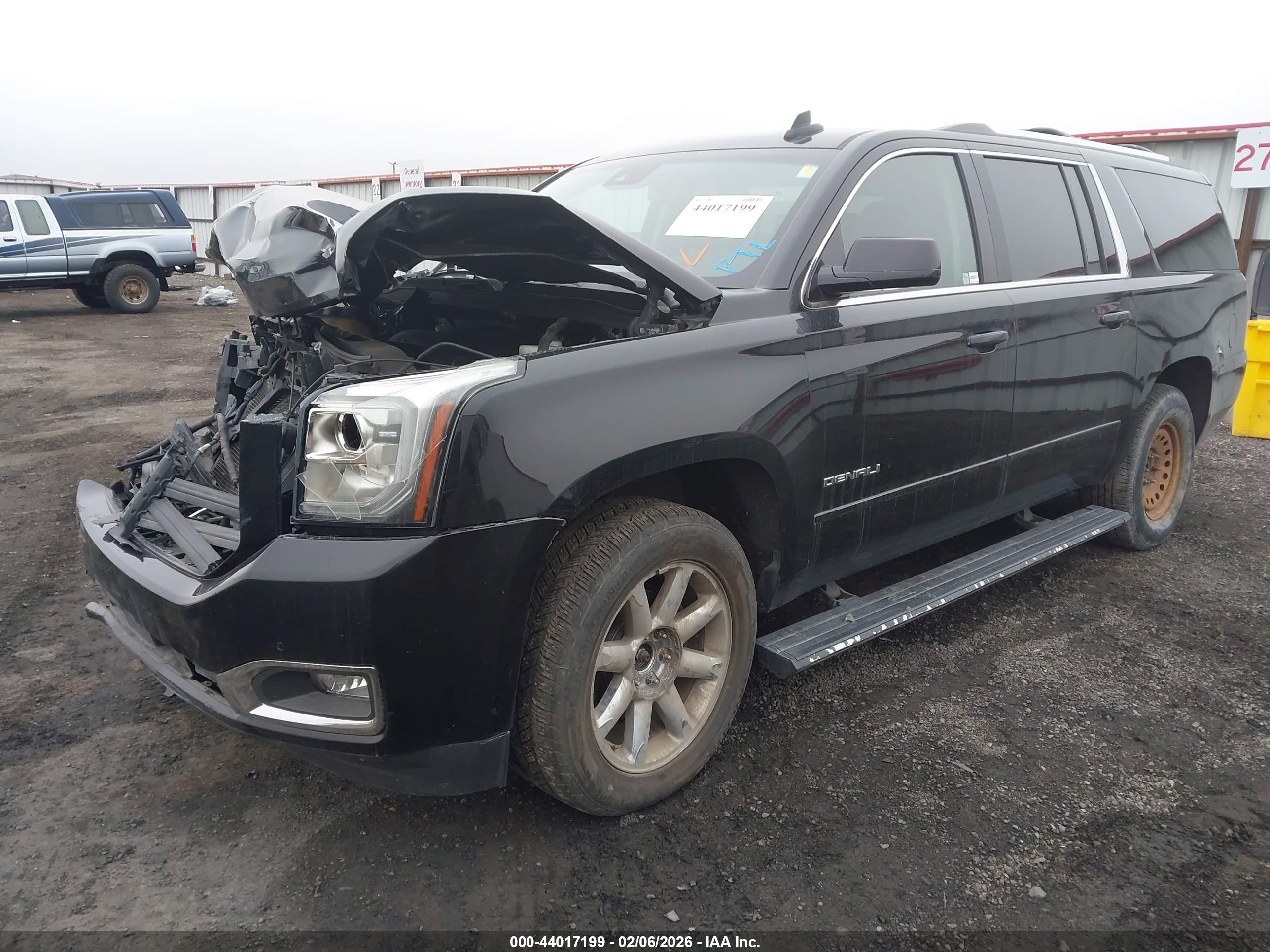 GMC YUKON image 2