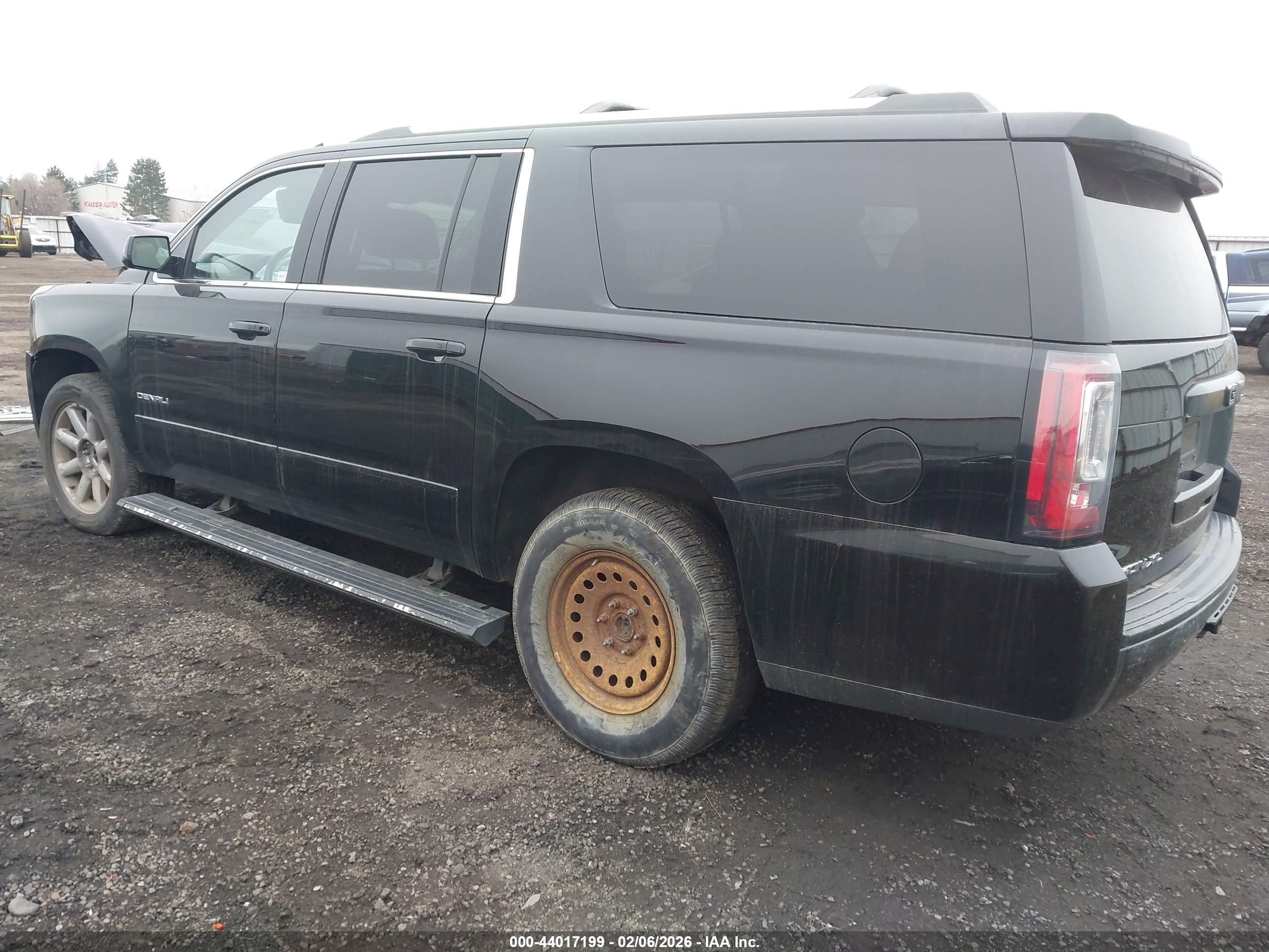 GMC YUKON image 3