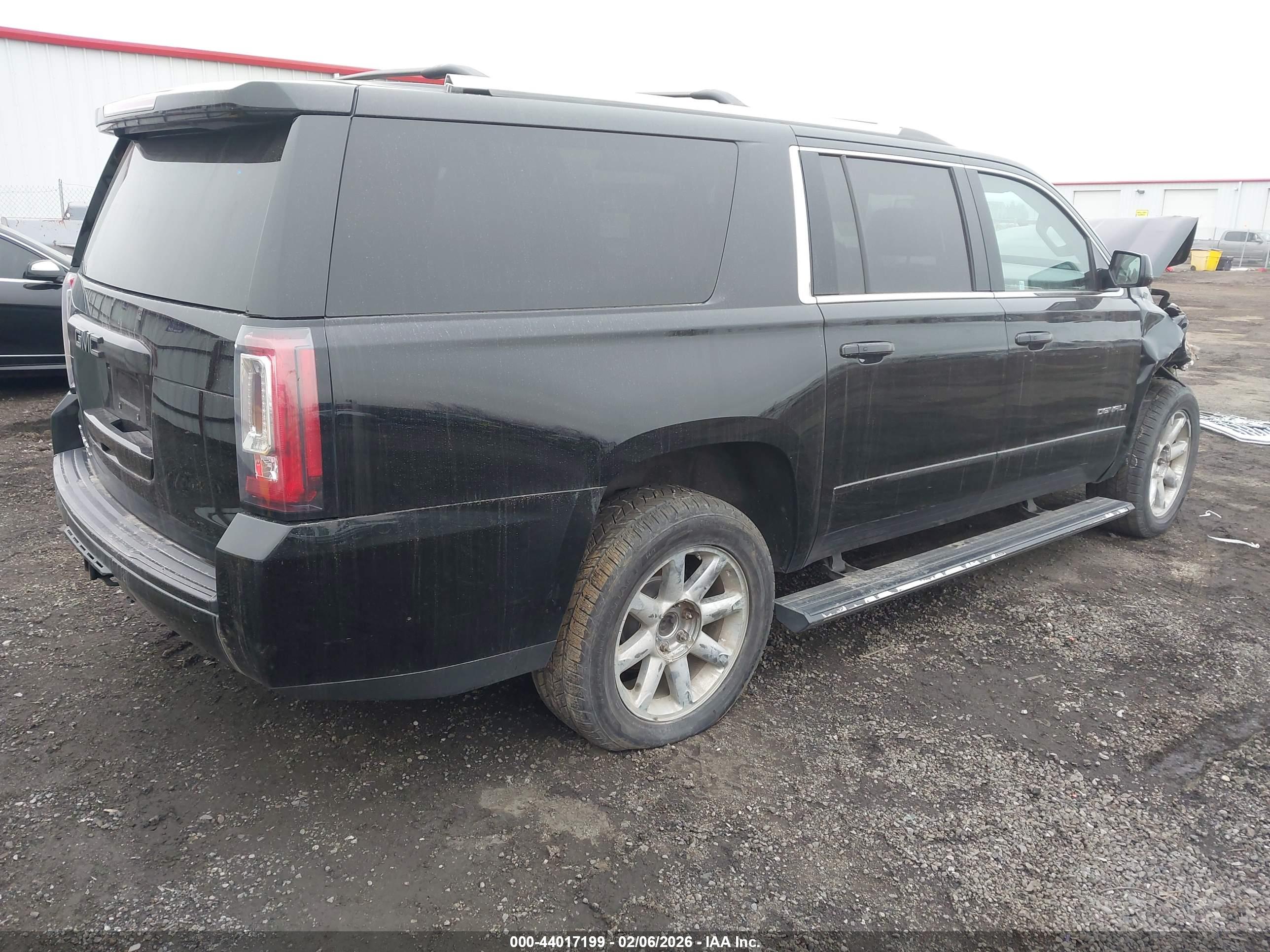 GMC YUKON image 4