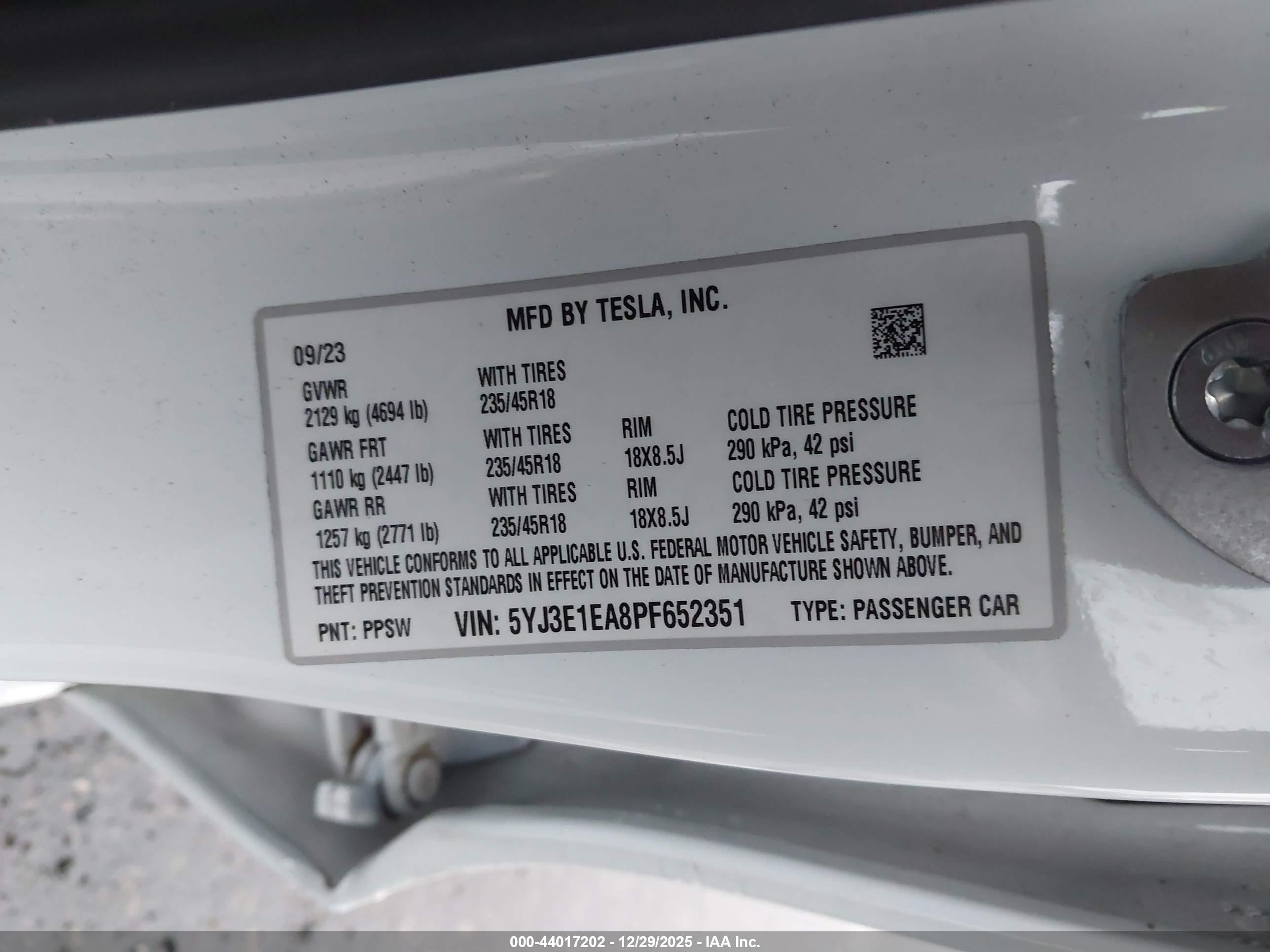 TESLA MODEL image 9