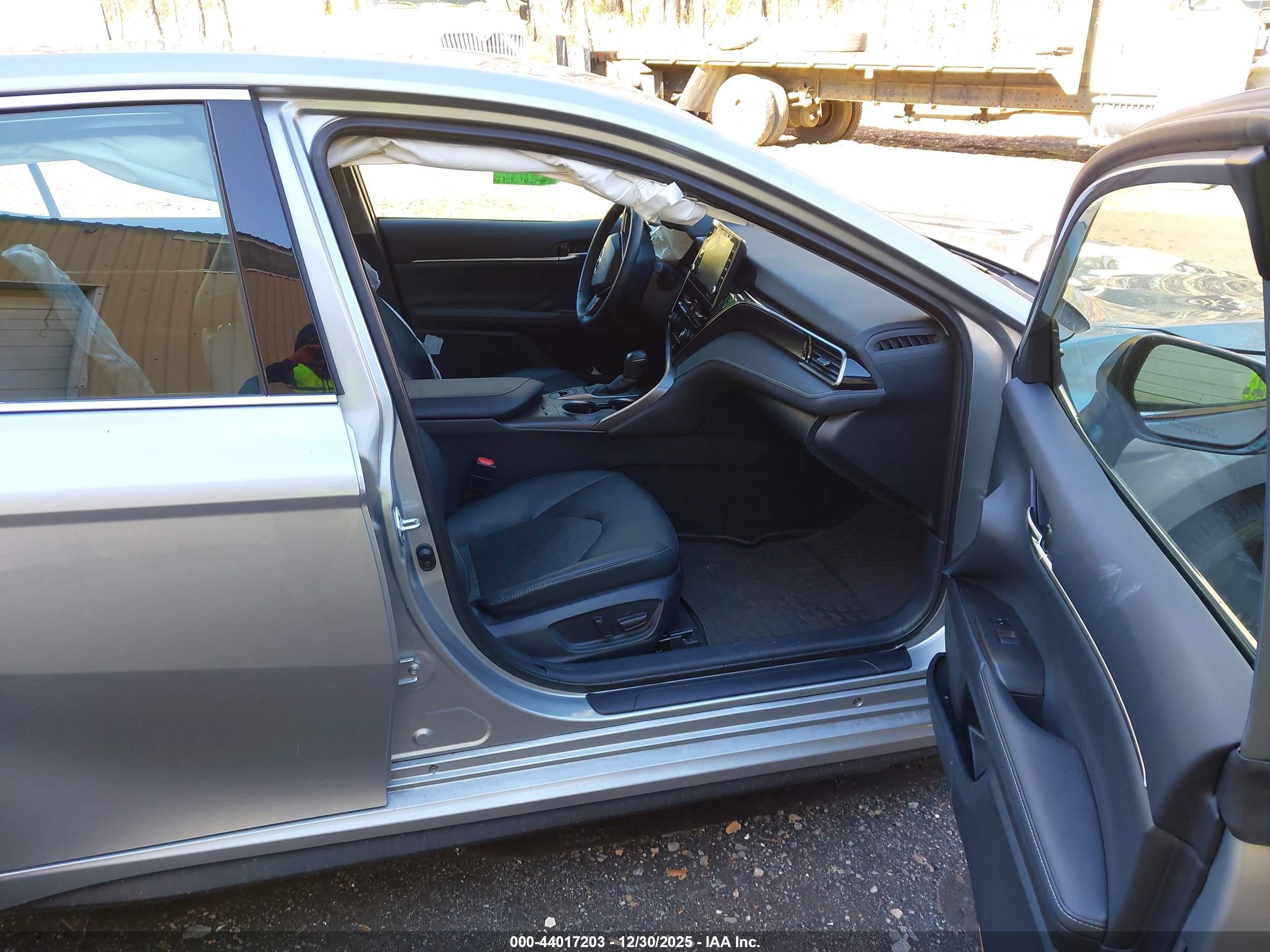TOYOTA CAMRY image 5