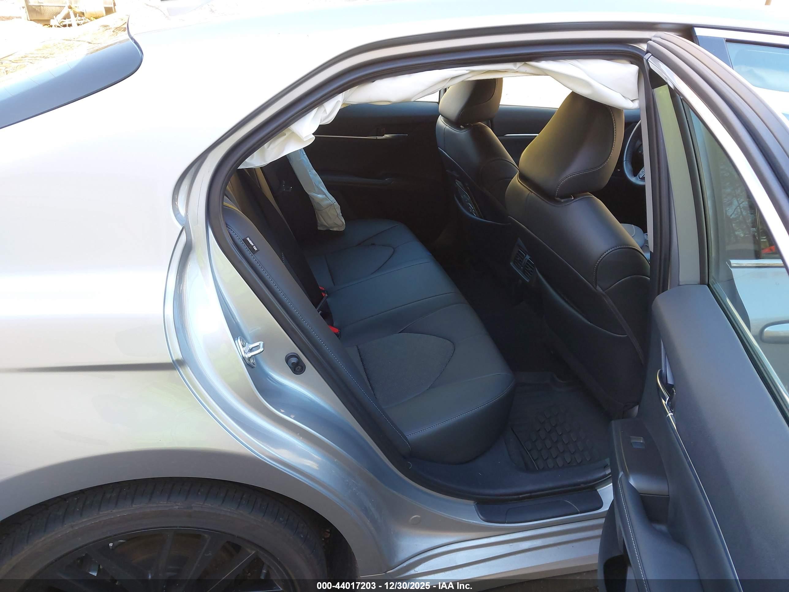 TOYOTA CAMRY image 8