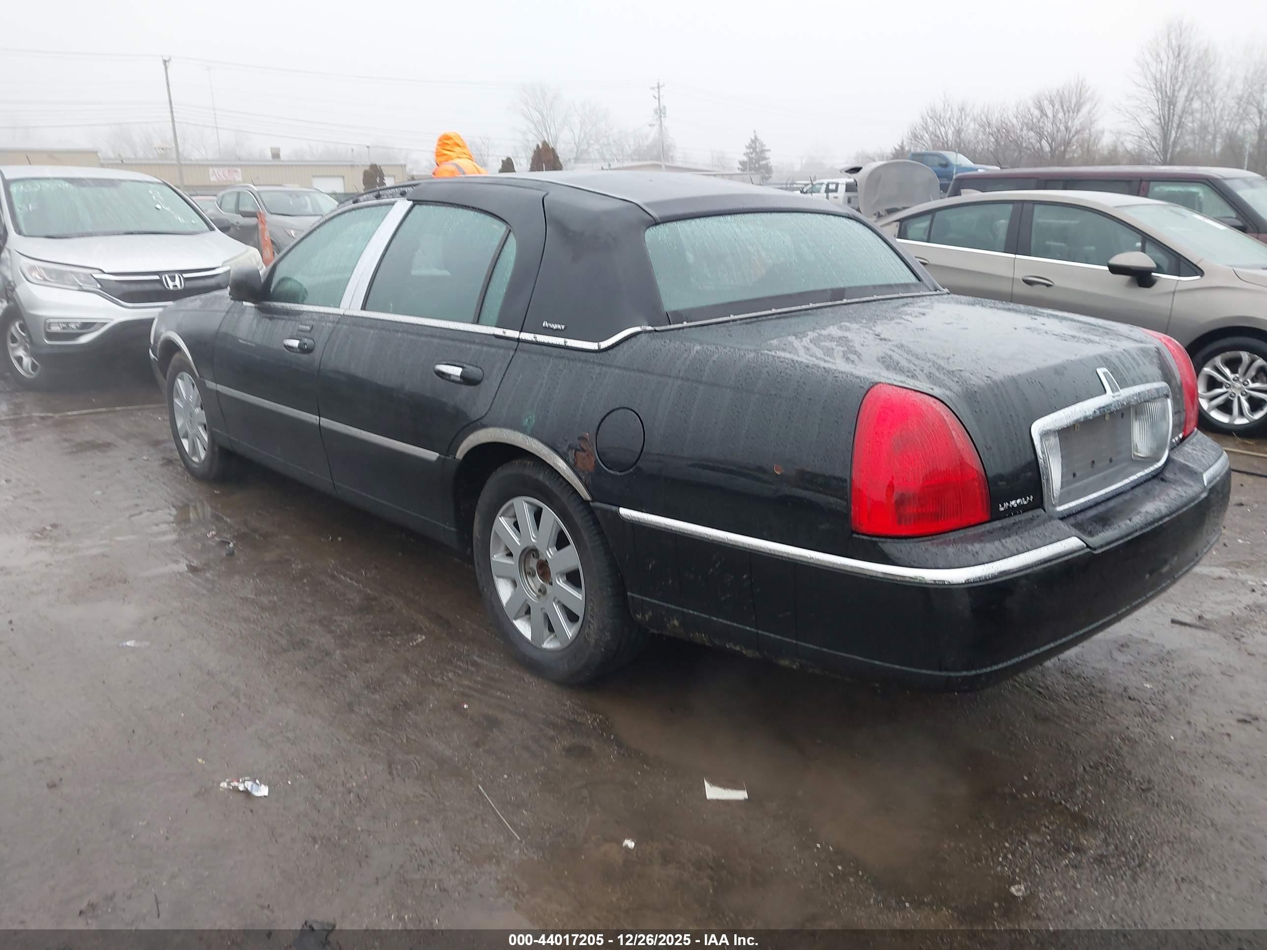 LINCOLN TOWN image 3