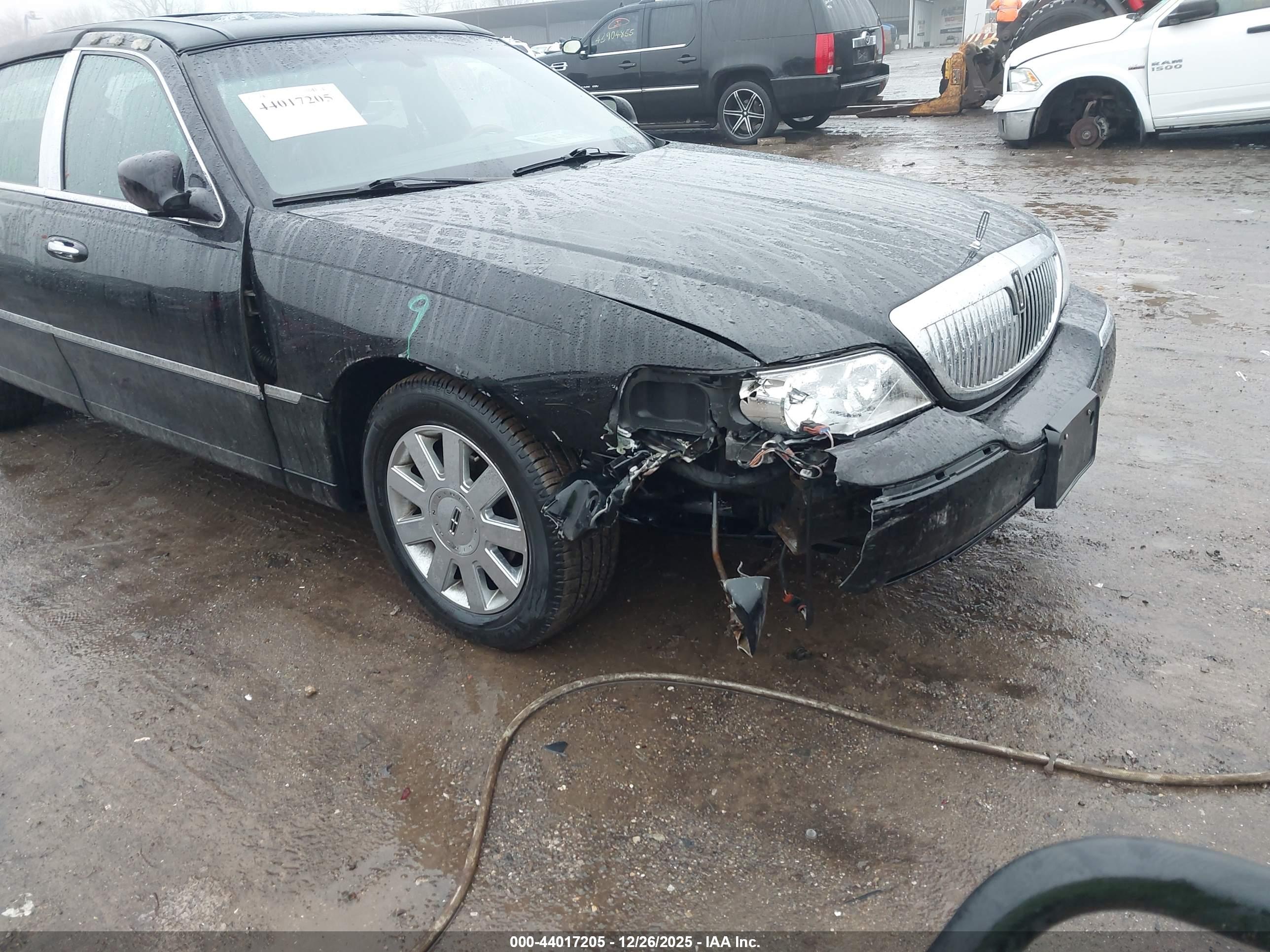 LINCOLN TOWN image 6