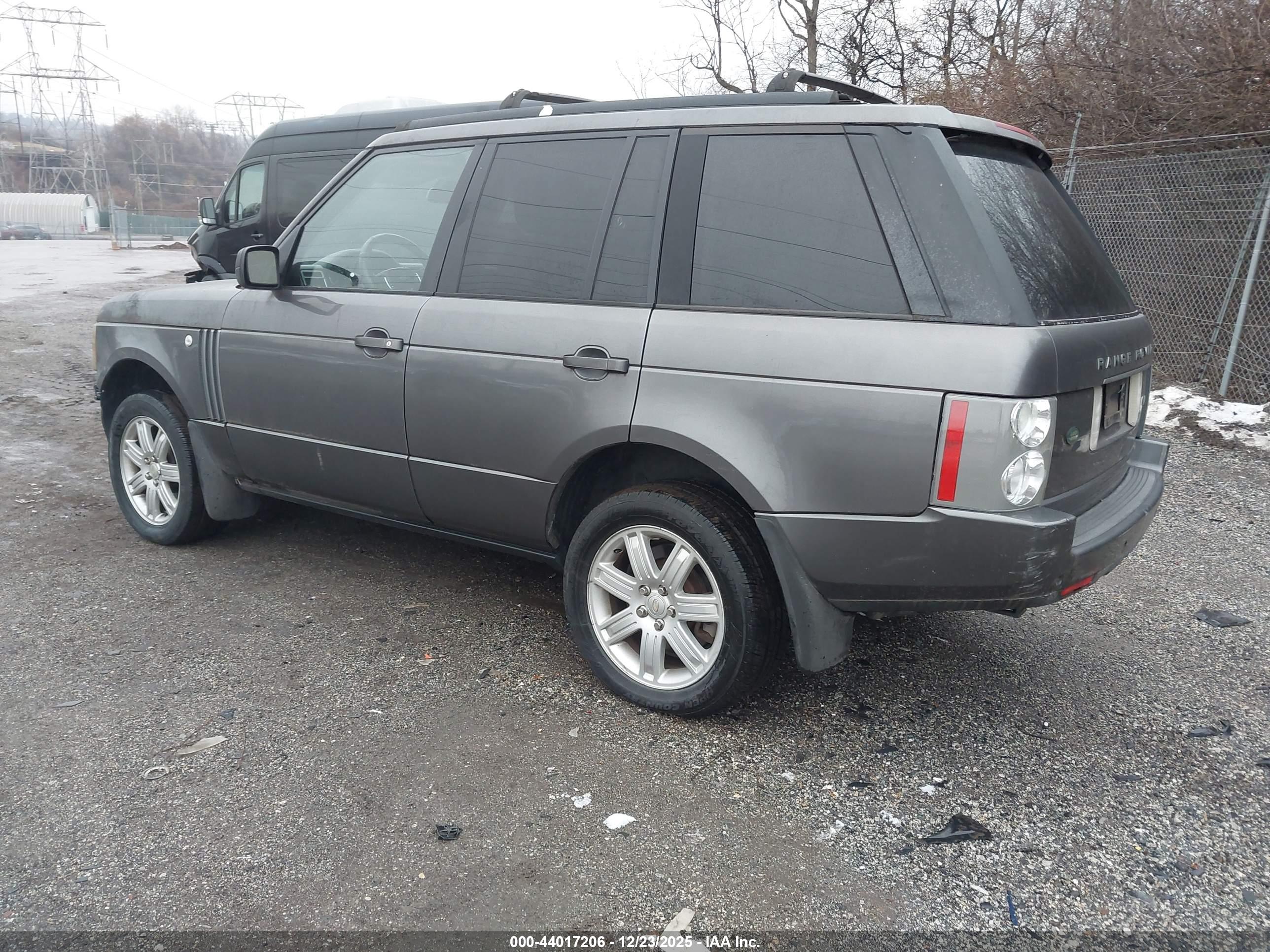 LAND ROVER image 3