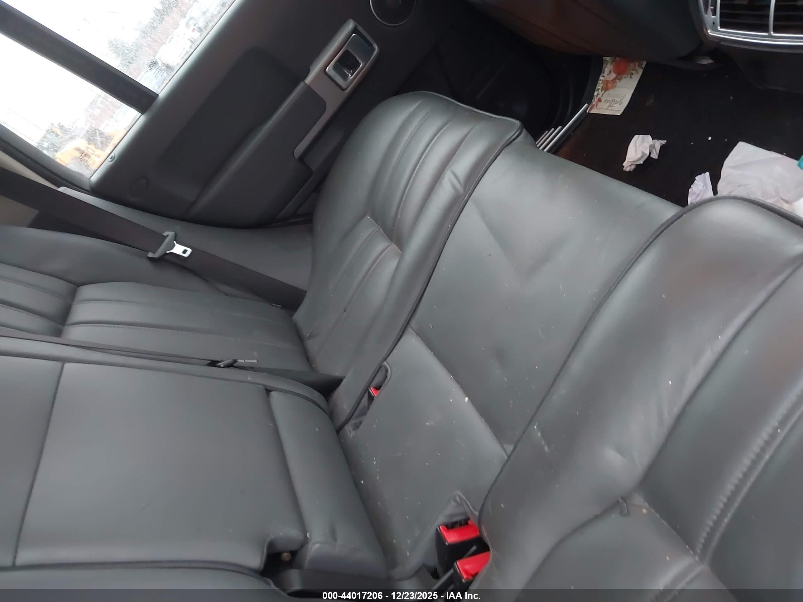 LAND ROVER image 8