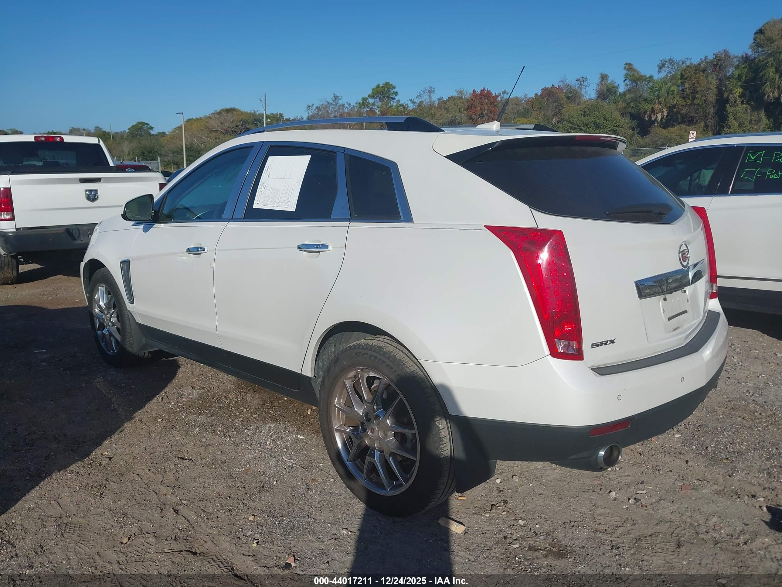 CADILLAC SRX image 3