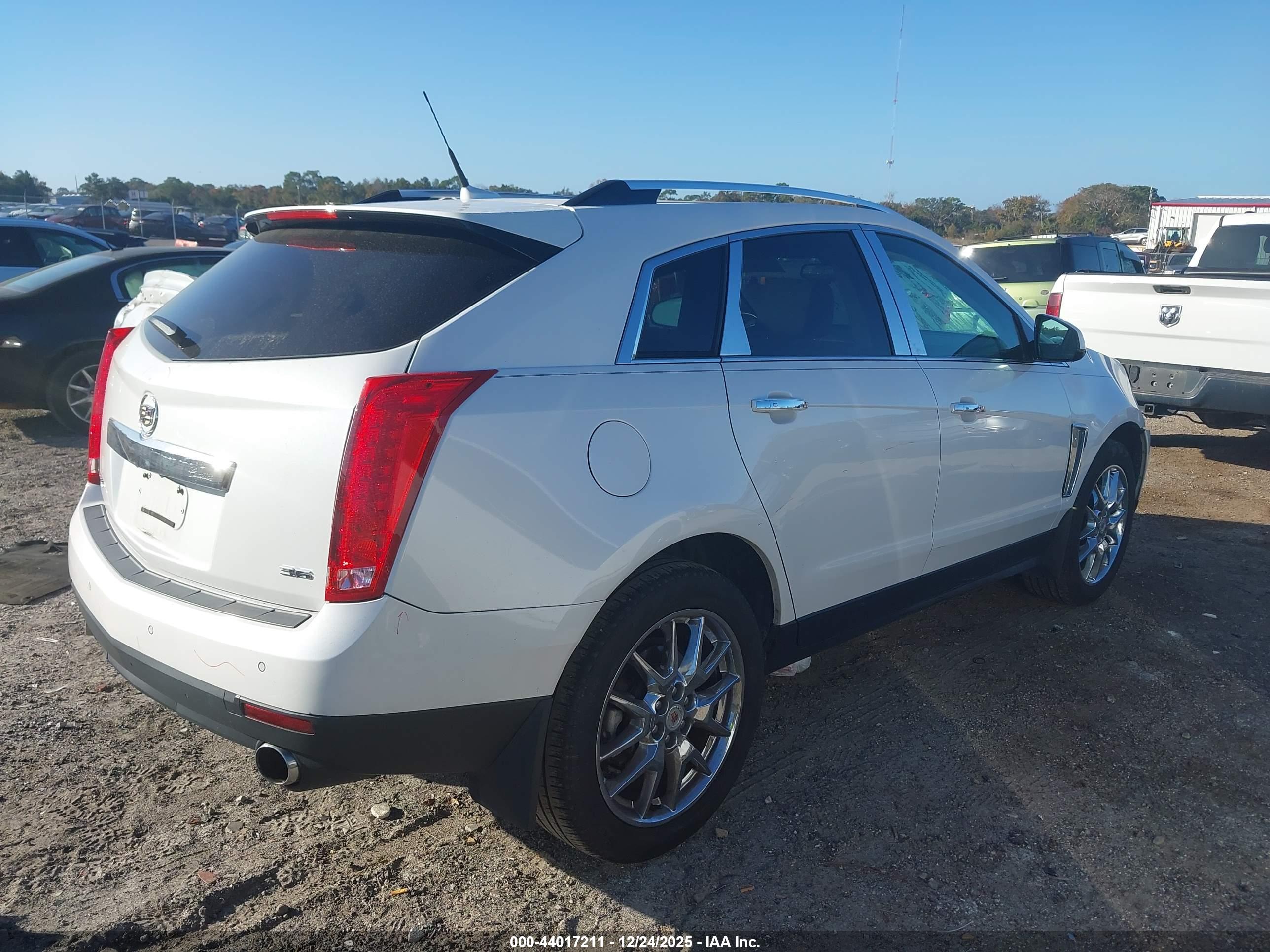 CADILLAC SRX image 4