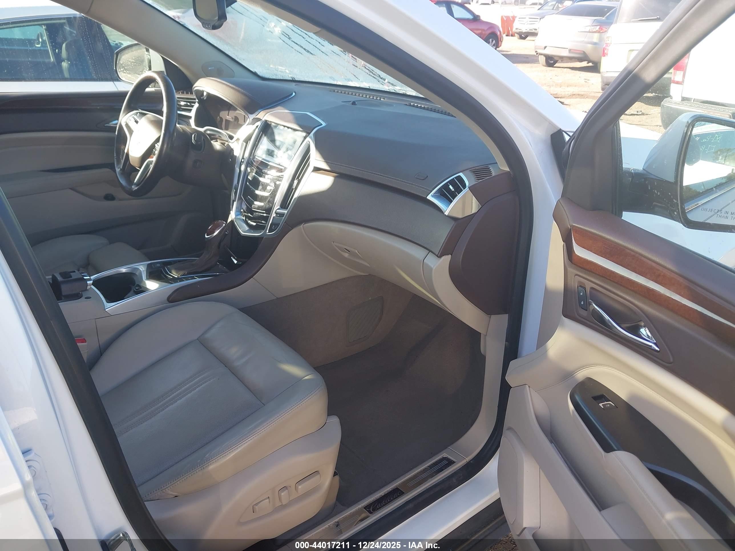 CADILLAC SRX image 5