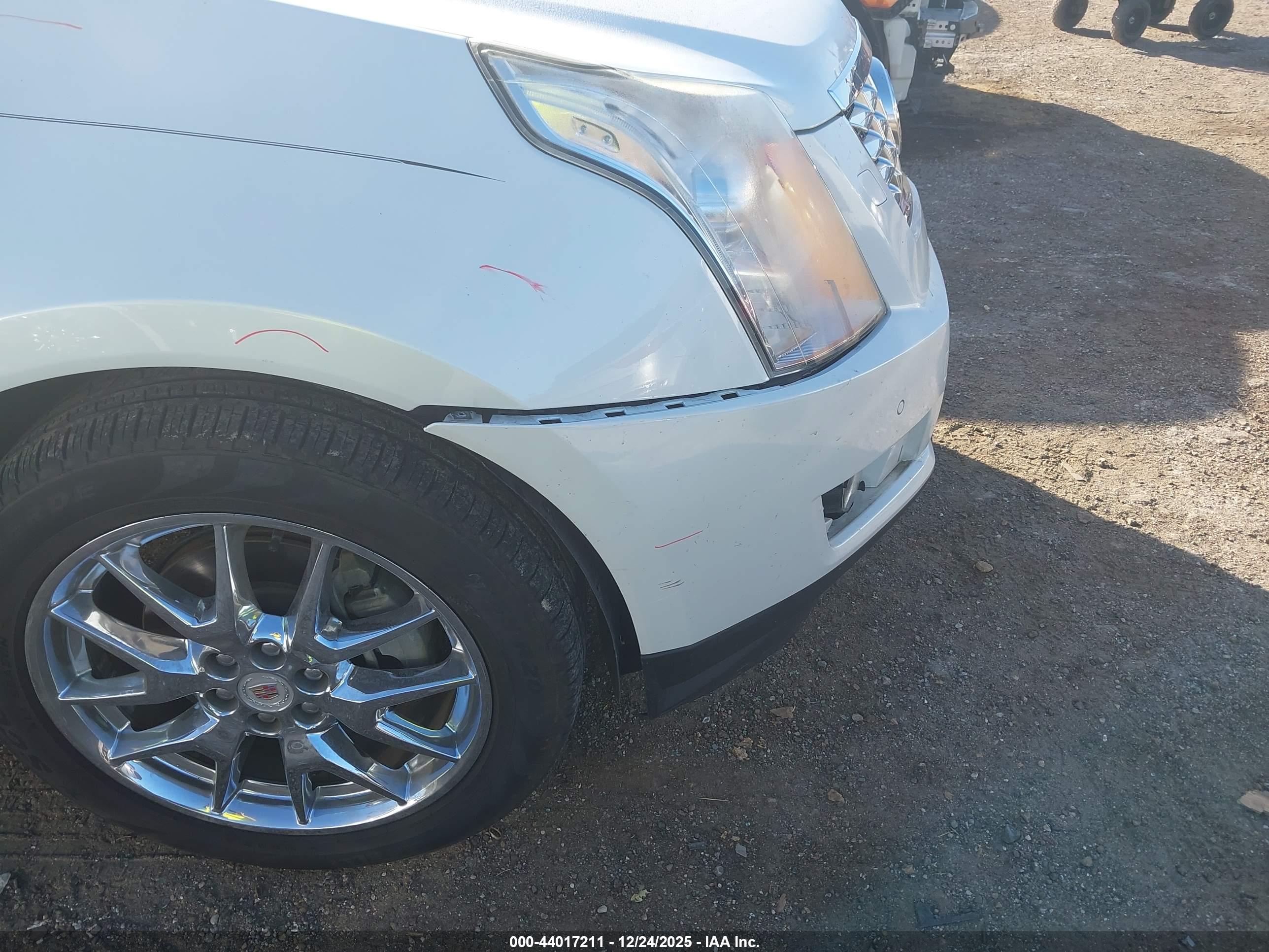 CADILLAC SRX image 6
