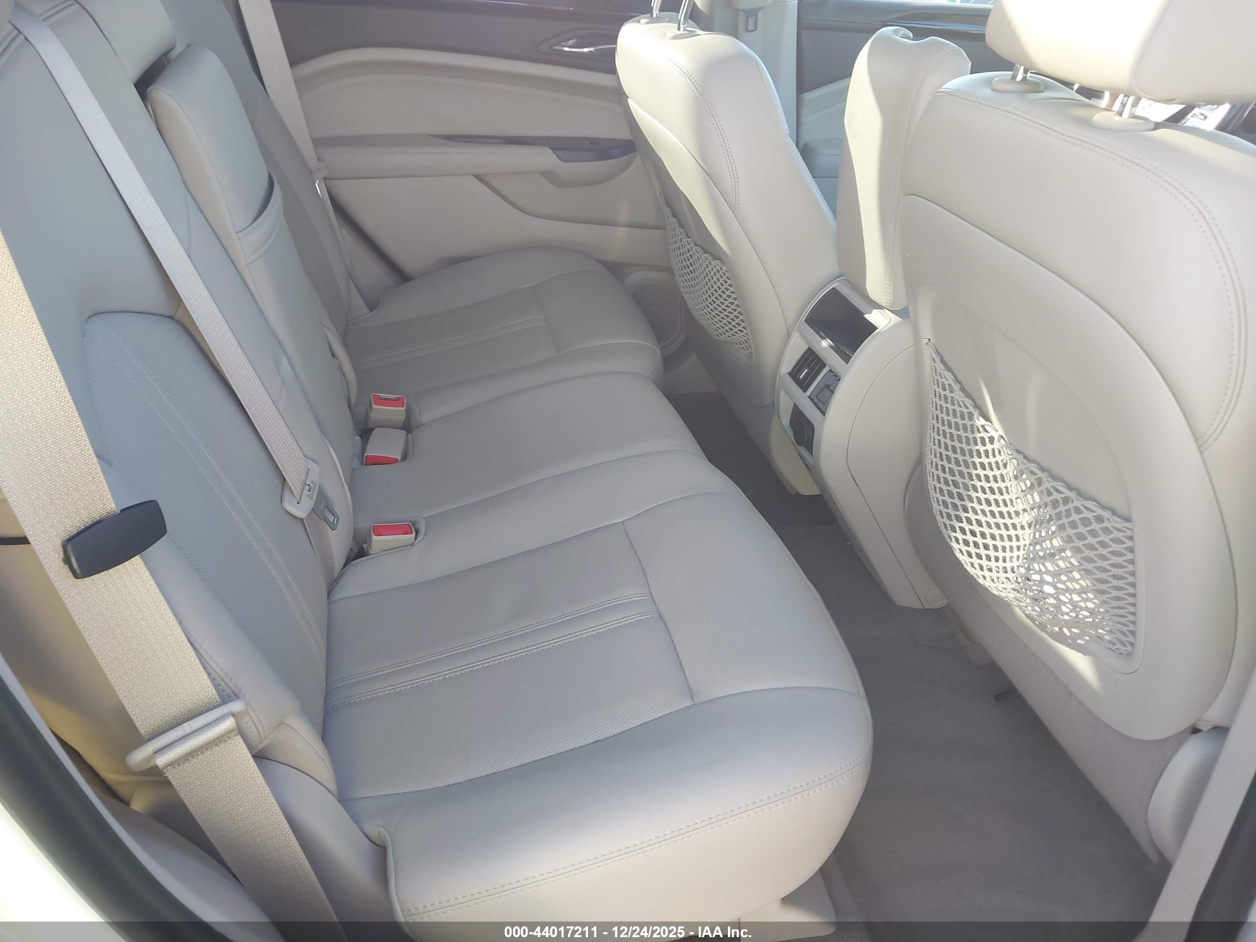 CADILLAC SRX image 8