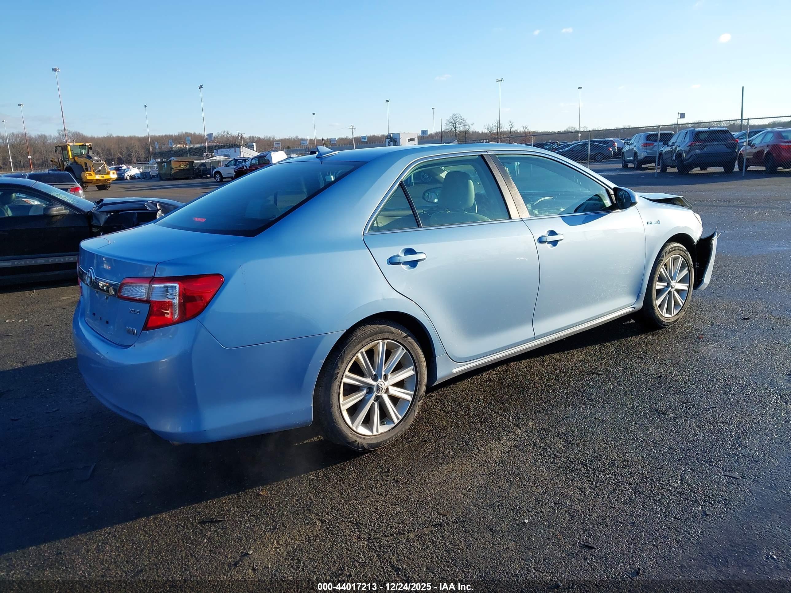 TOYOTA CAMRY image 4