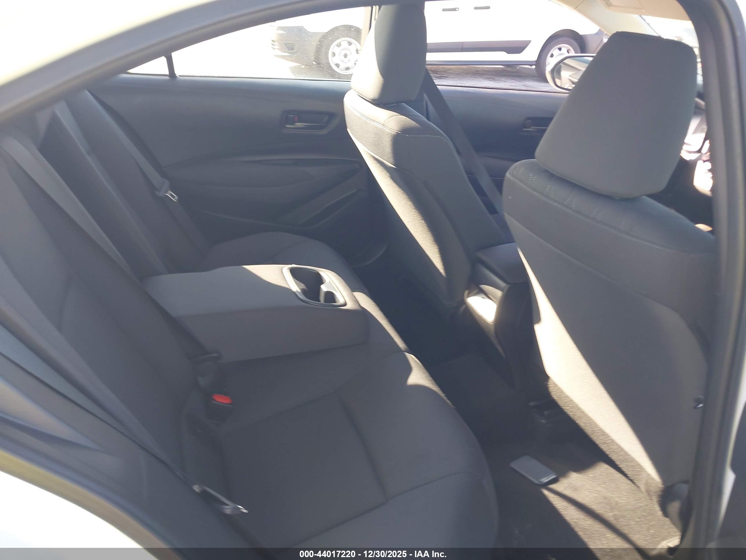 TOYOTA COROLLA image 8
