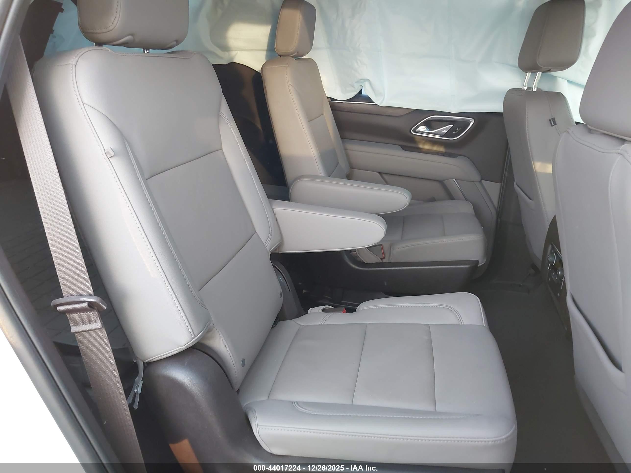 CHEVROLET TAHOE image 8