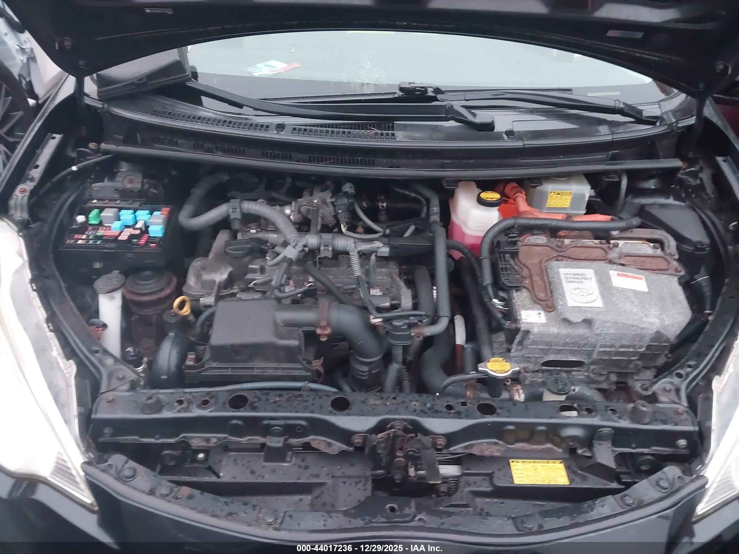 TOYOTA PRIUS image 10