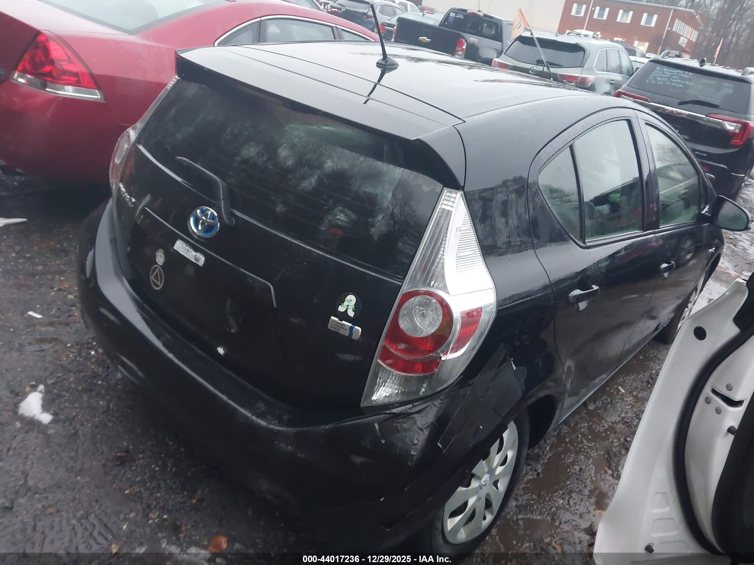 TOYOTA PRIUS image 4