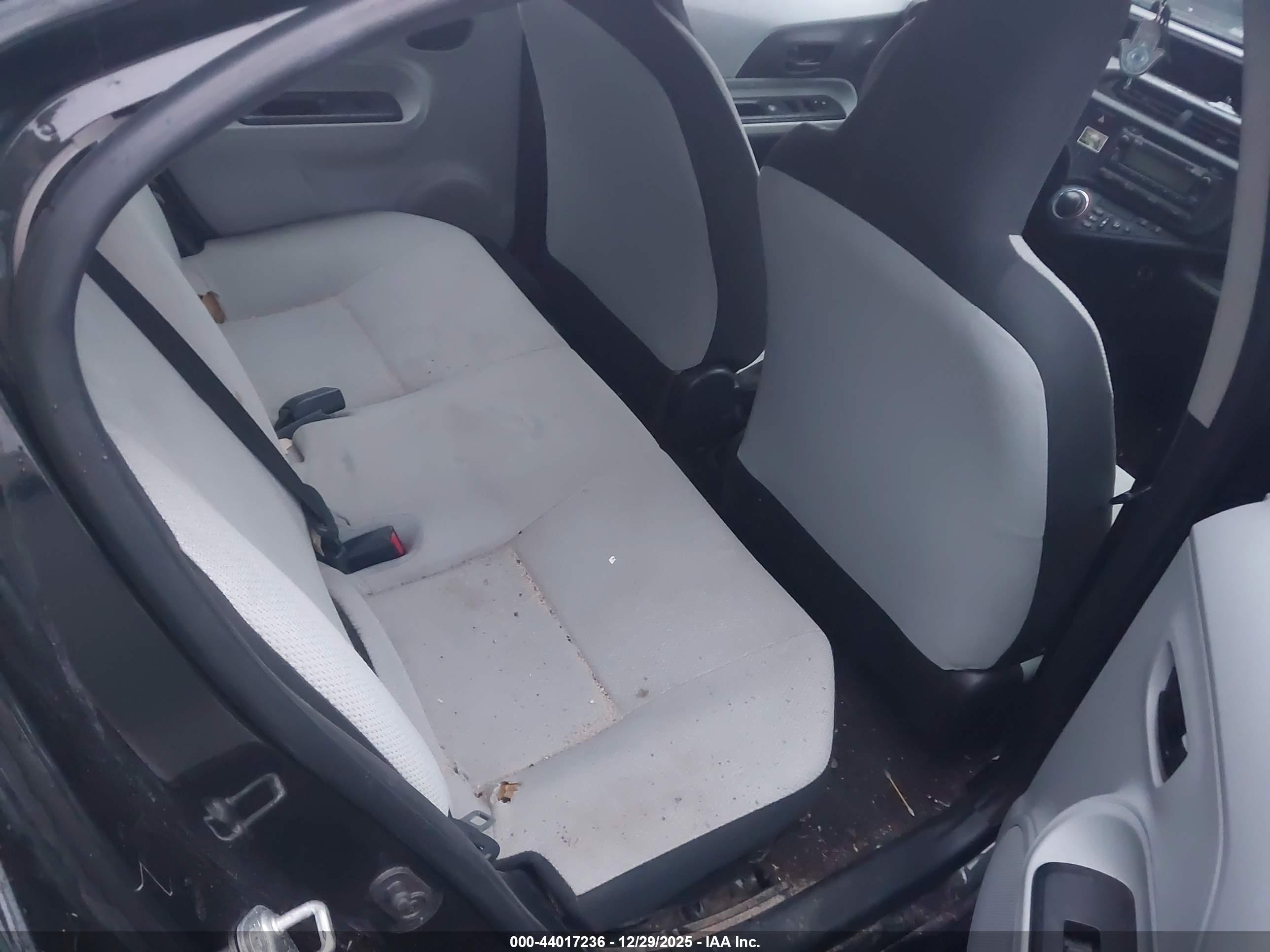 TOYOTA PRIUS image 8