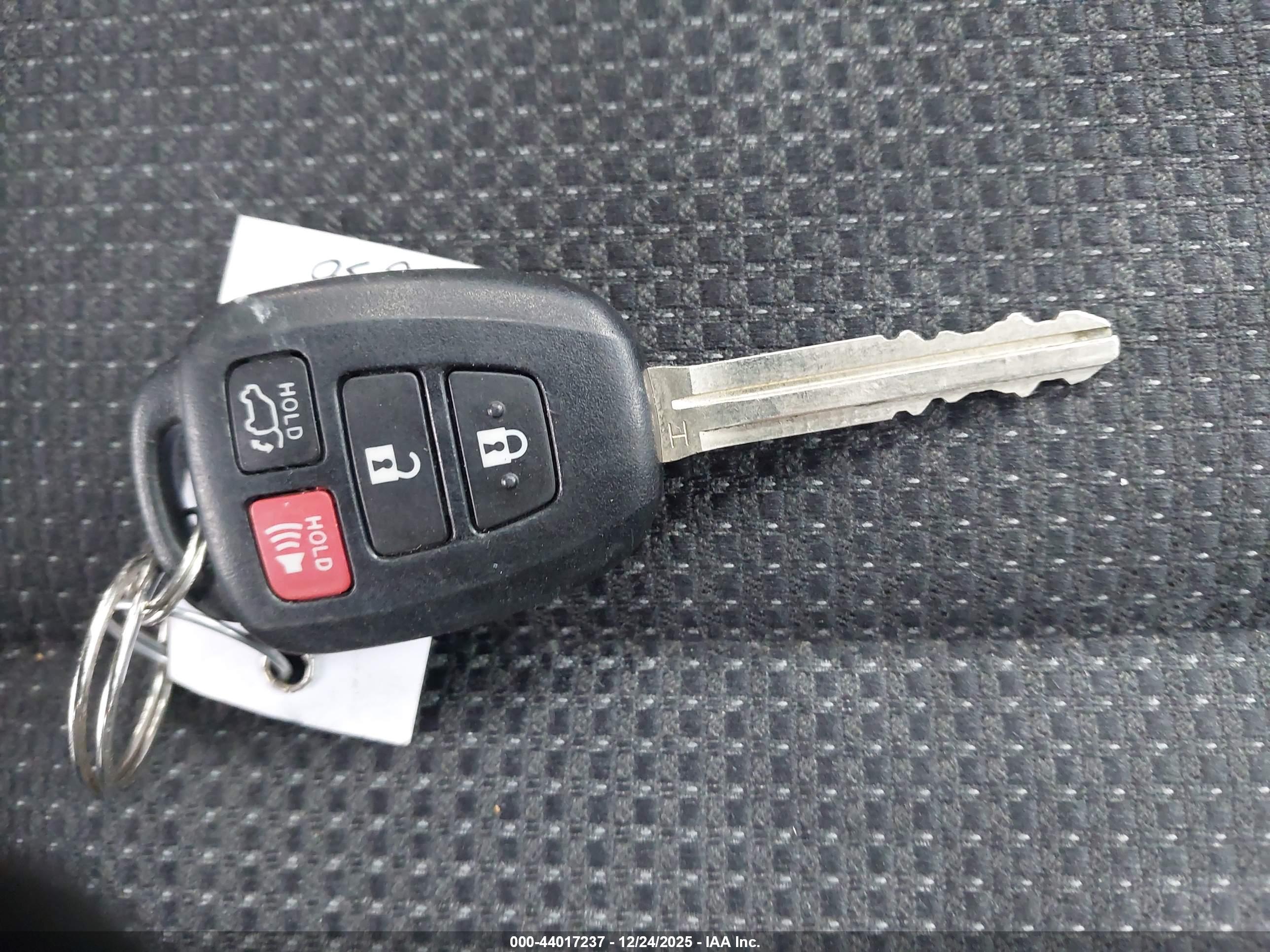 TOYOTA RAV4 image 11