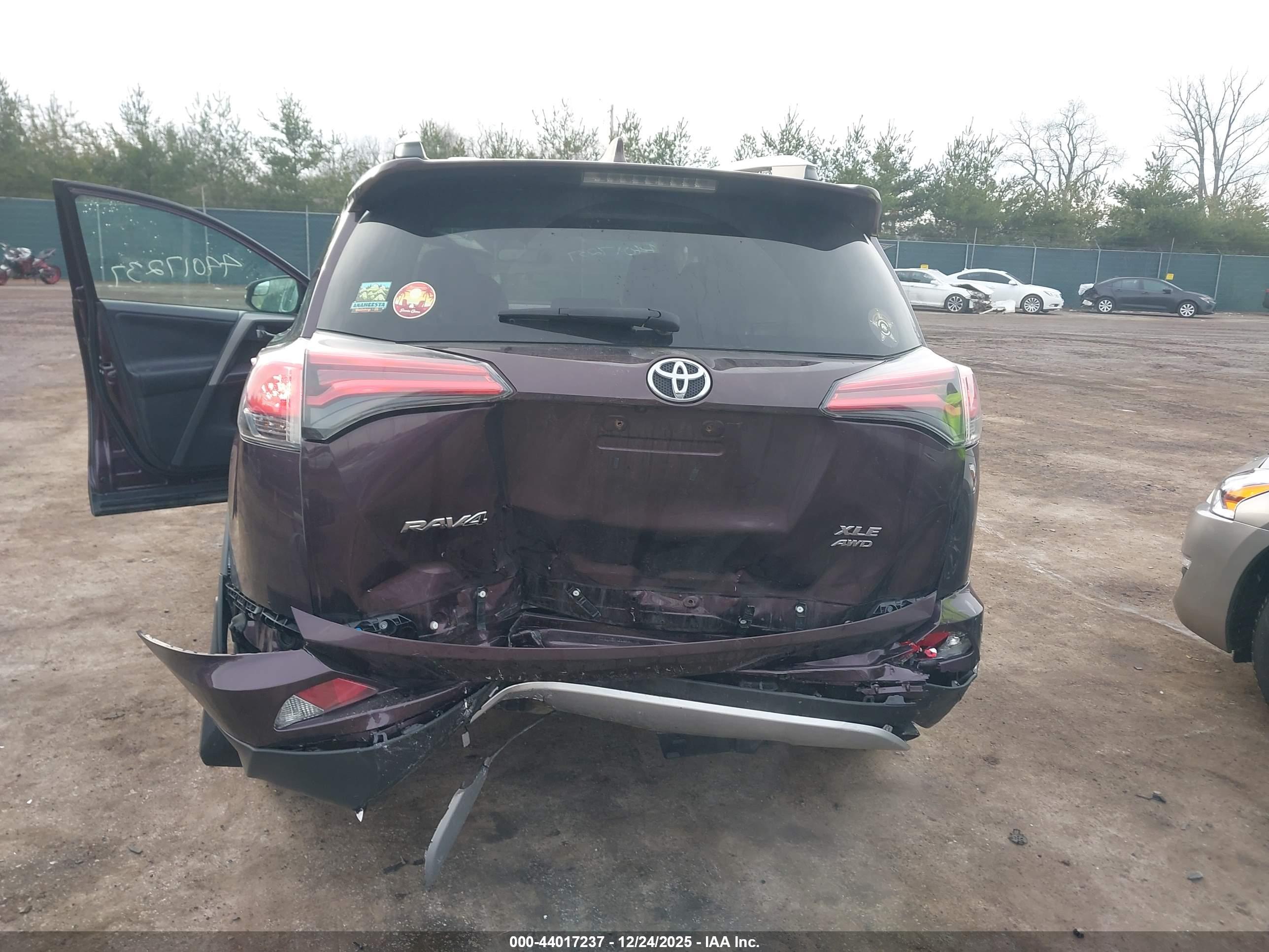 TOYOTA RAV4 image 6