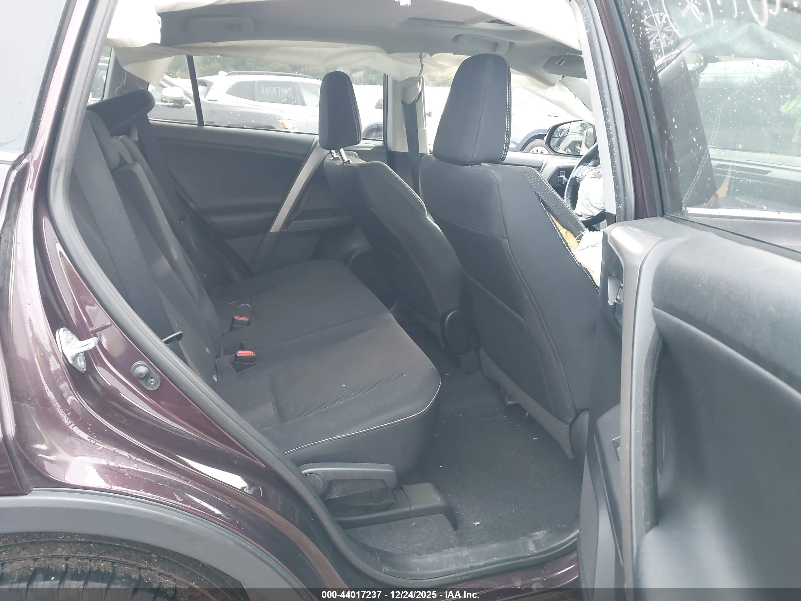 TOYOTA RAV4 image 8
