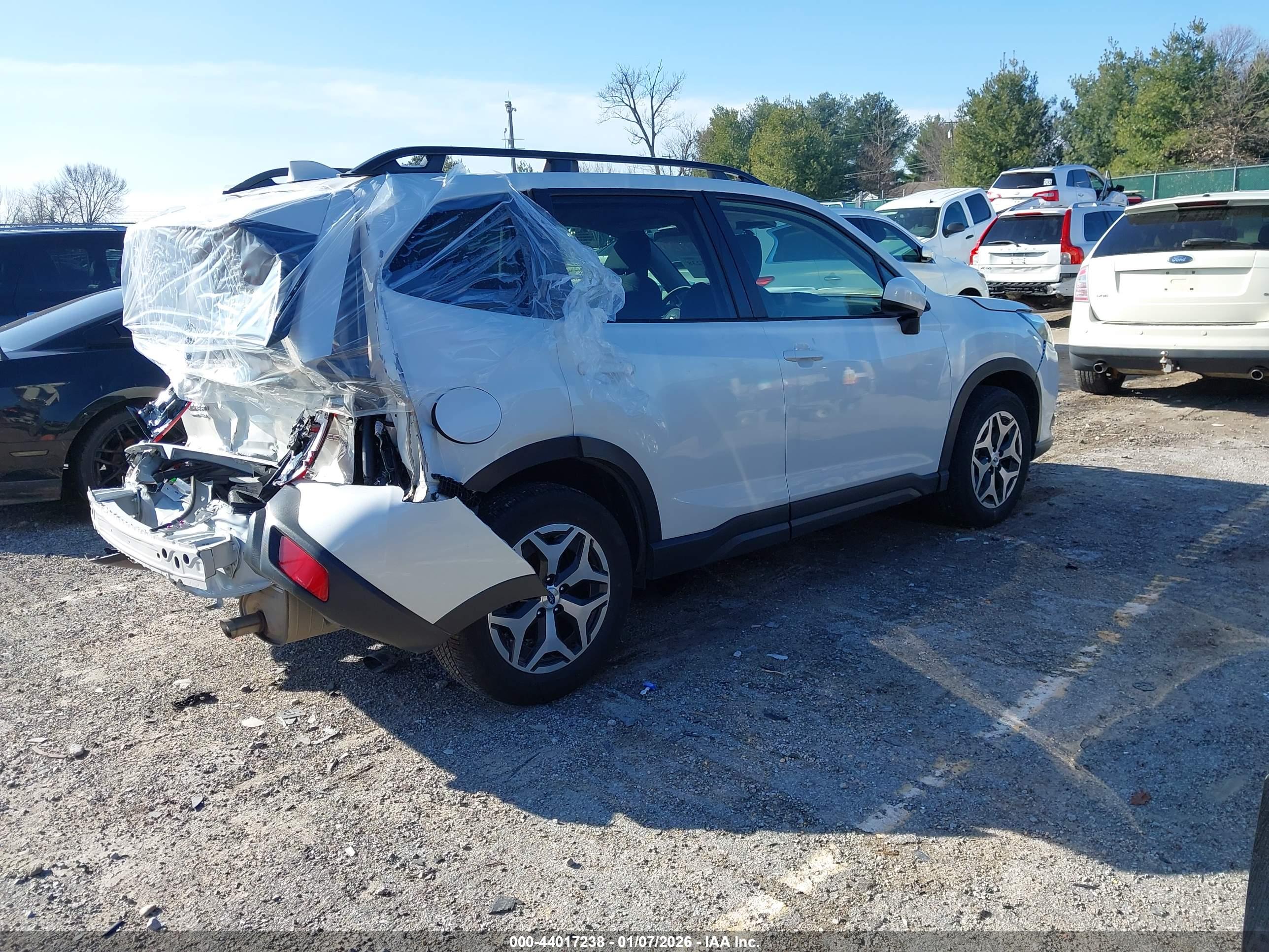 SUBARU FORESTER image 4