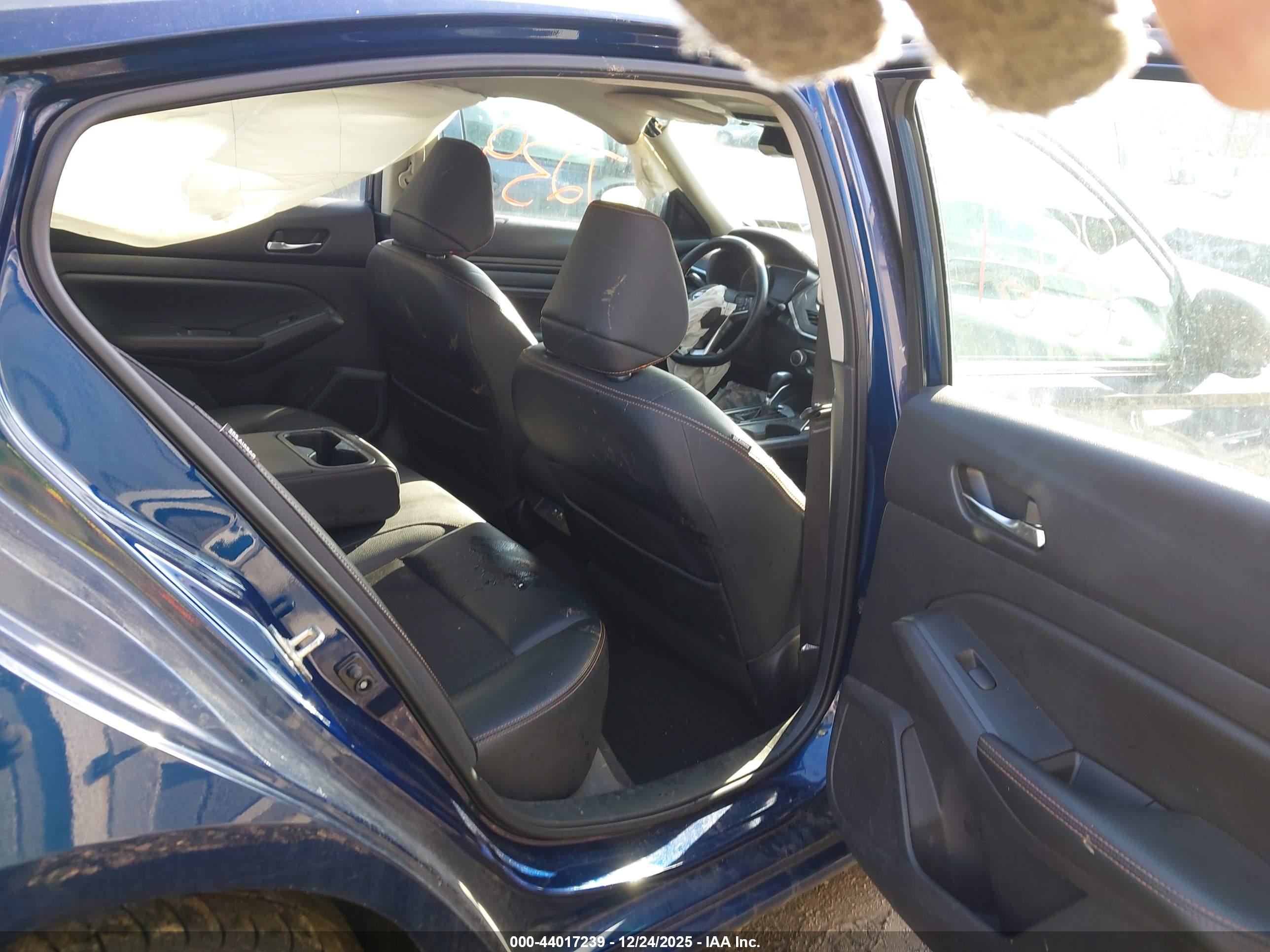 NISSAN ALTIMA image 8