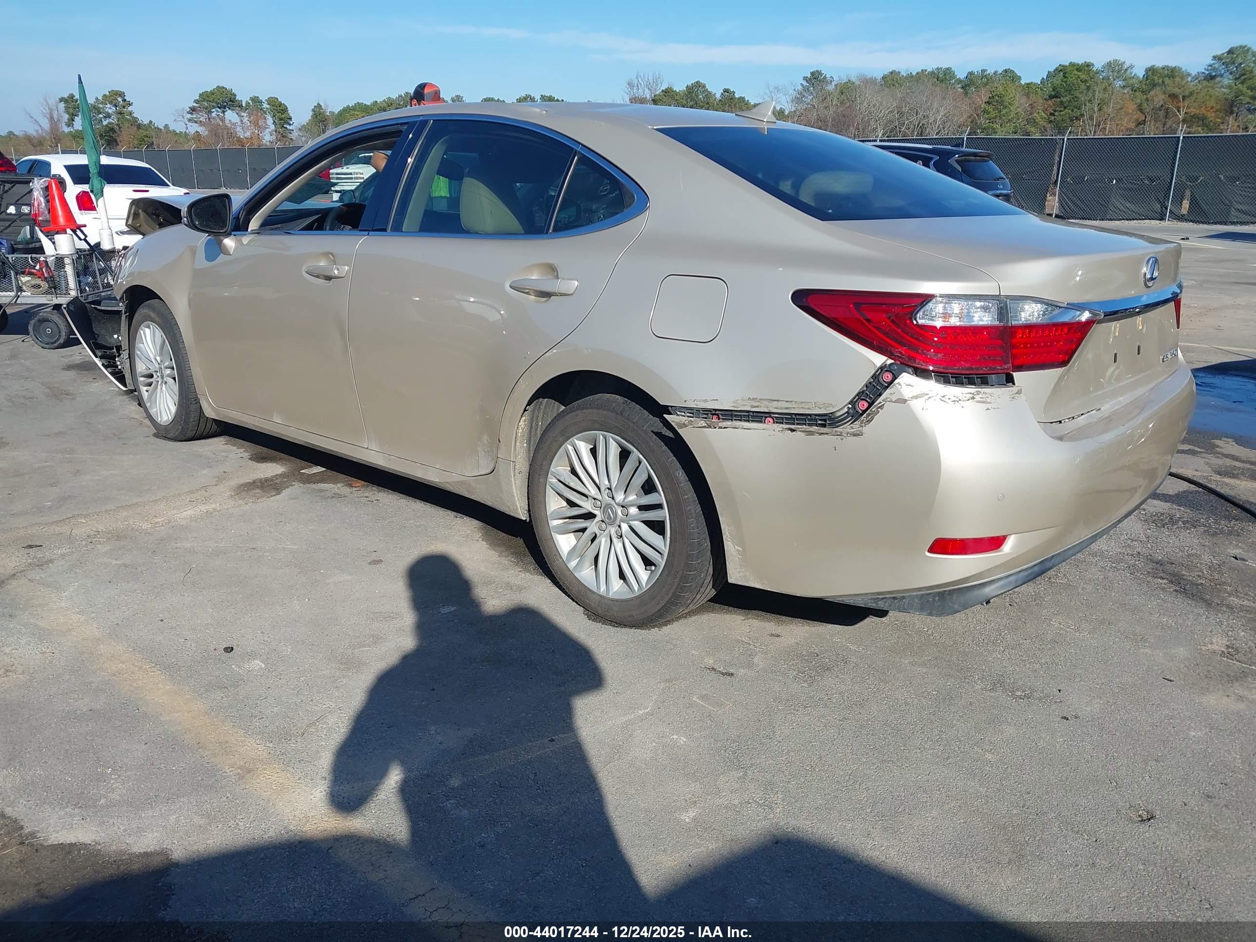 LEXUS ES image 3