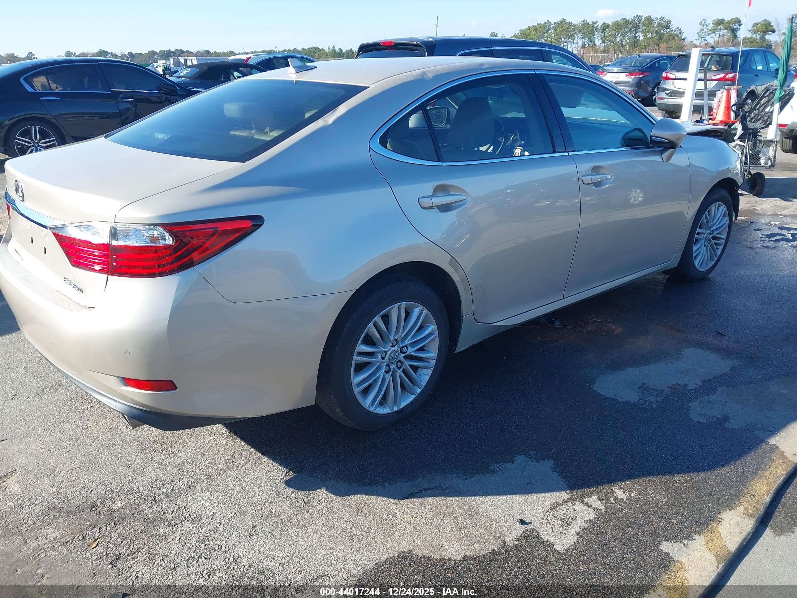 LEXUS ES image 4