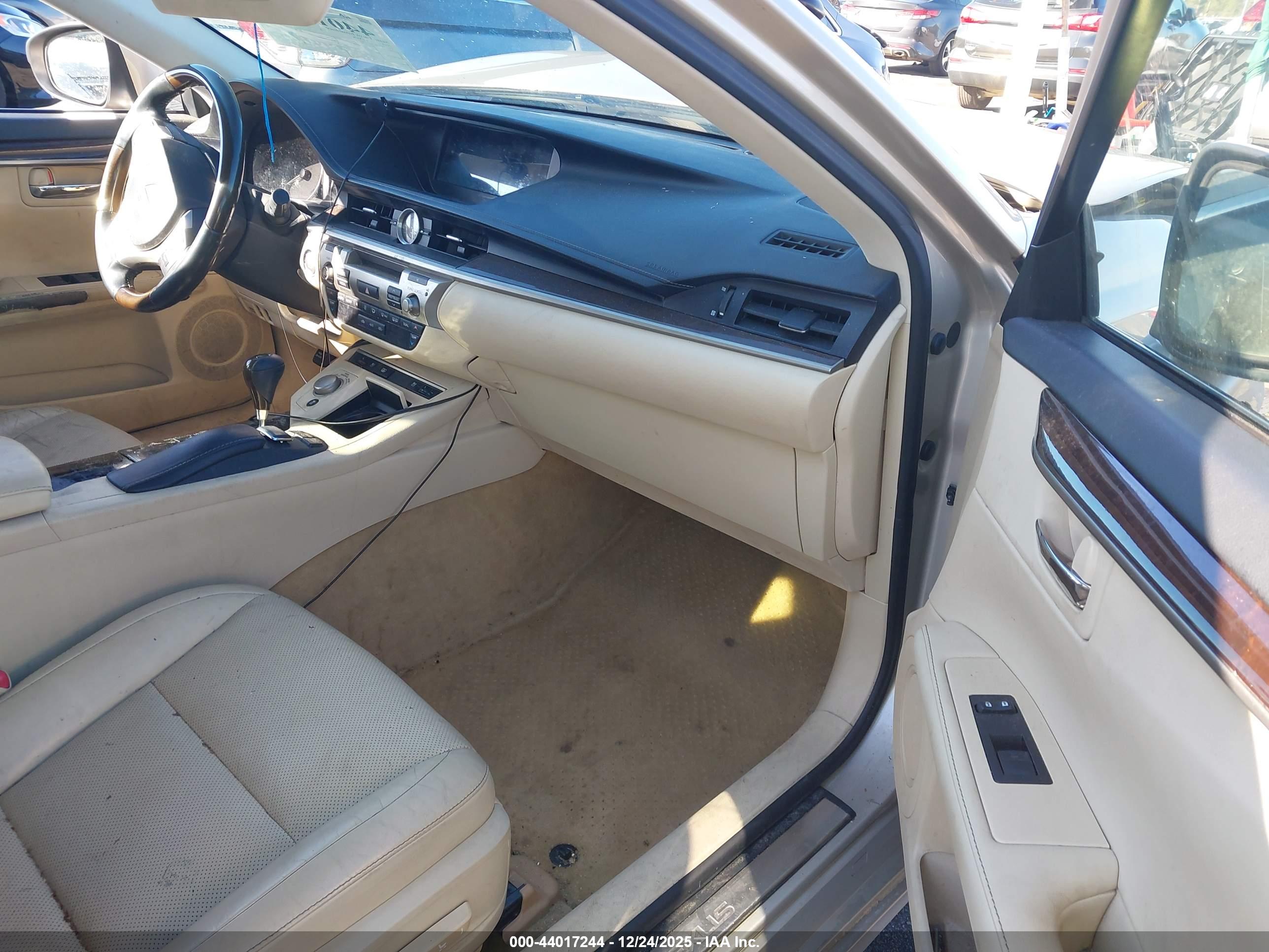 LEXUS ES image 5