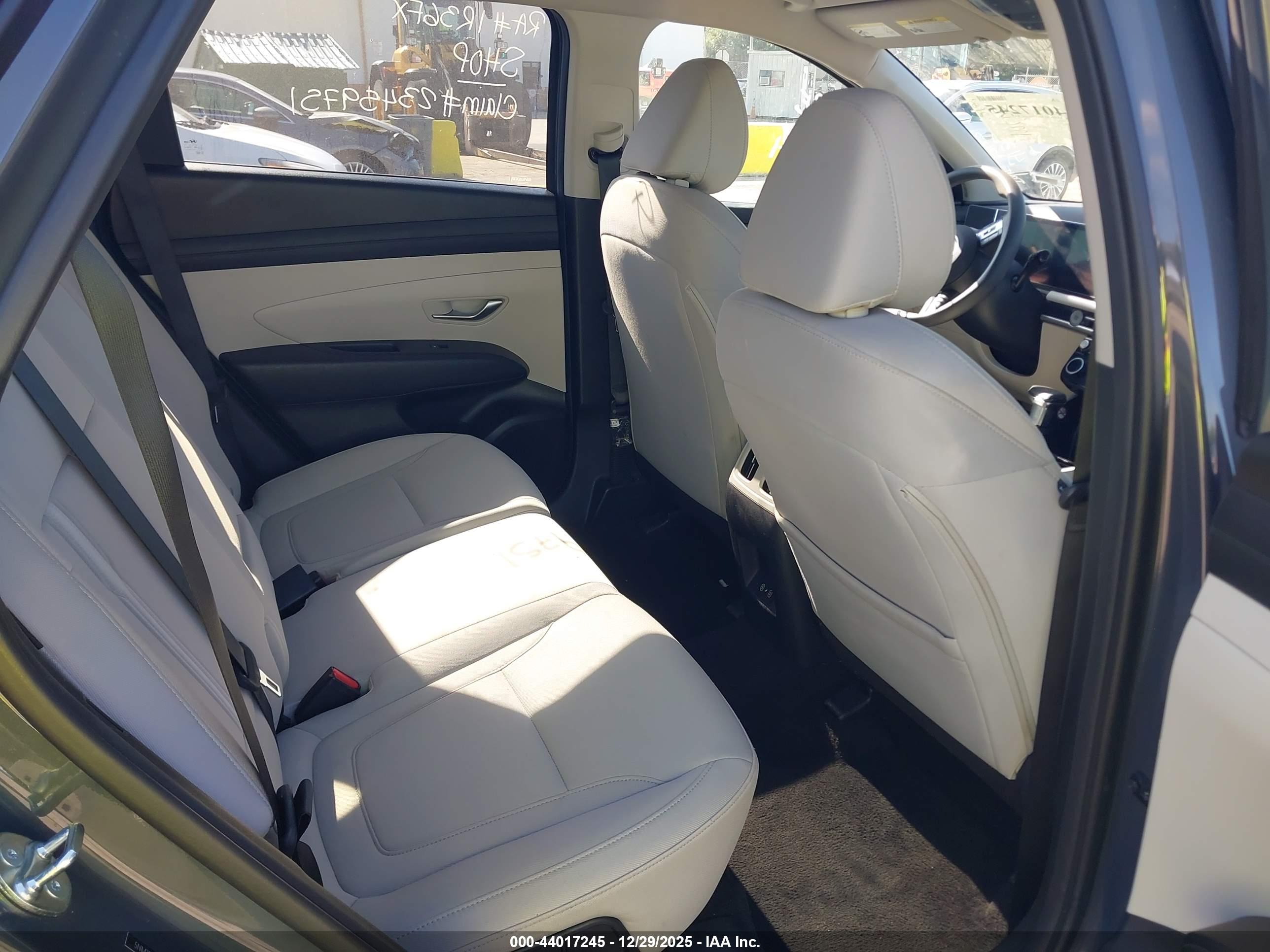 HYUNDAI TUCSON image 8