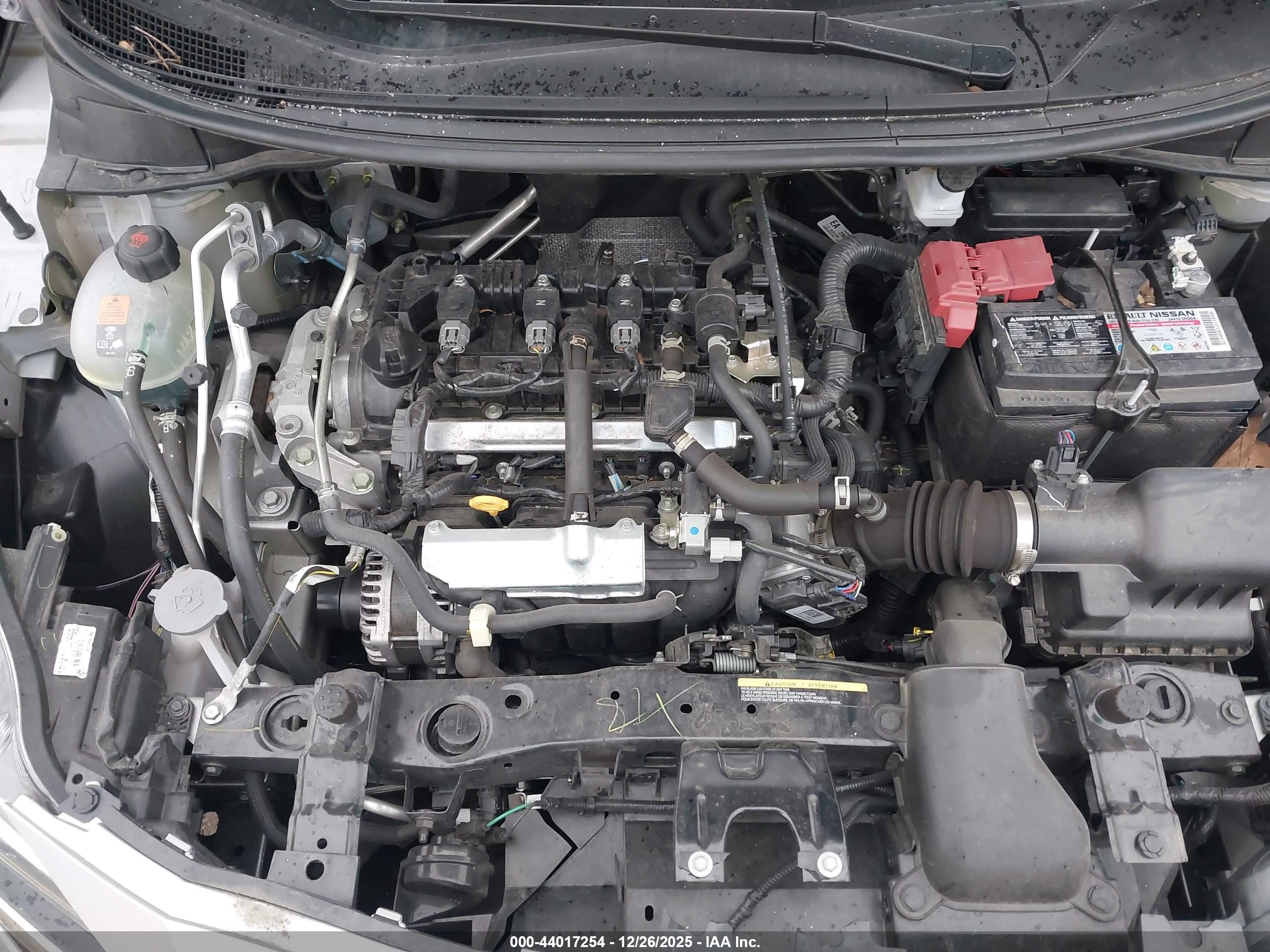 NISSAN VERSA image 10