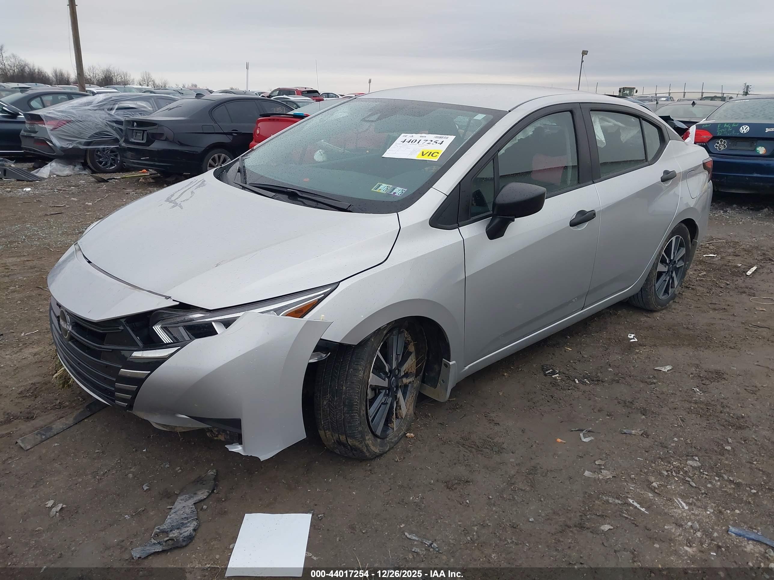 NISSAN VERSA image 2