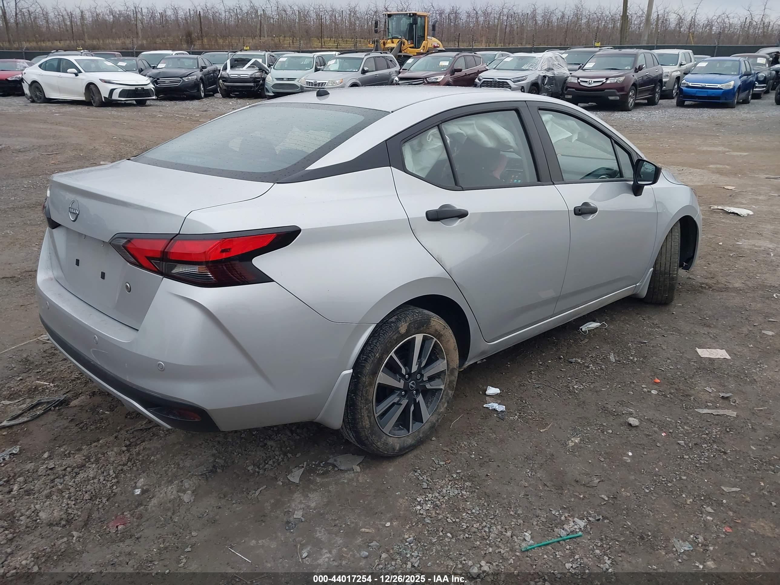 NISSAN VERSA image 4