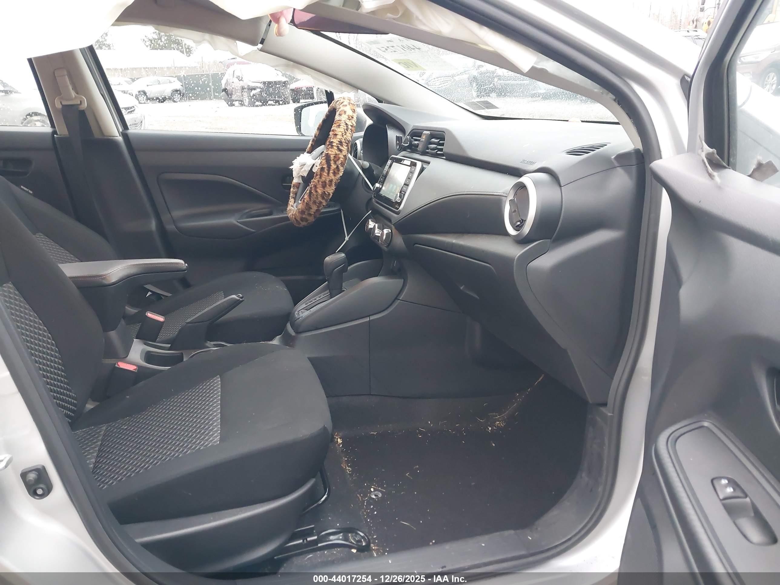 NISSAN VERSA image 5