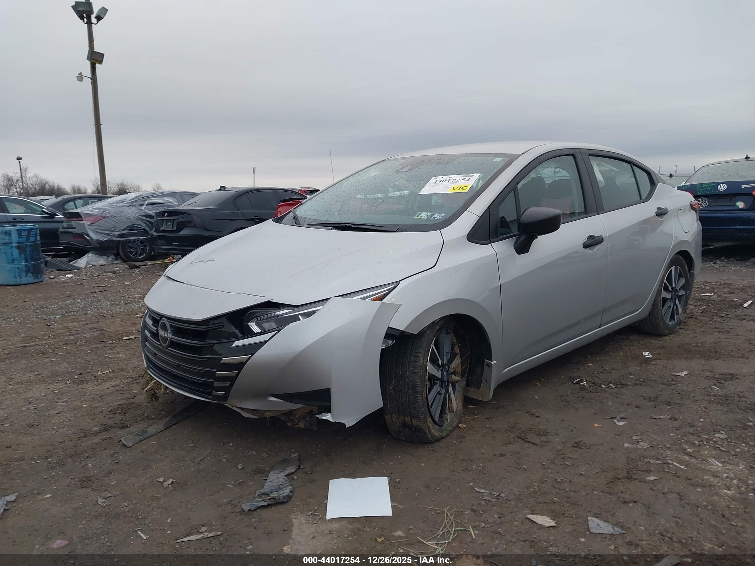 NISSAN VERSA image 6