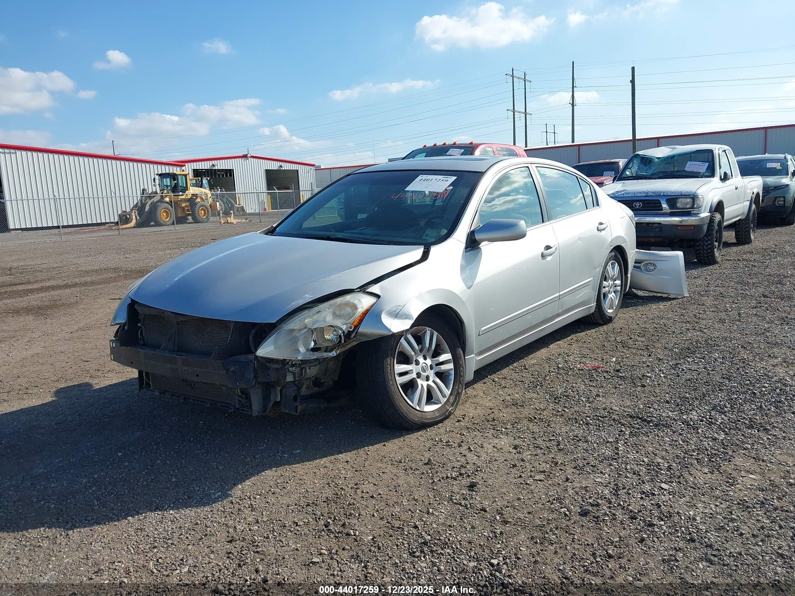 NISSAN ALTIMA image 2