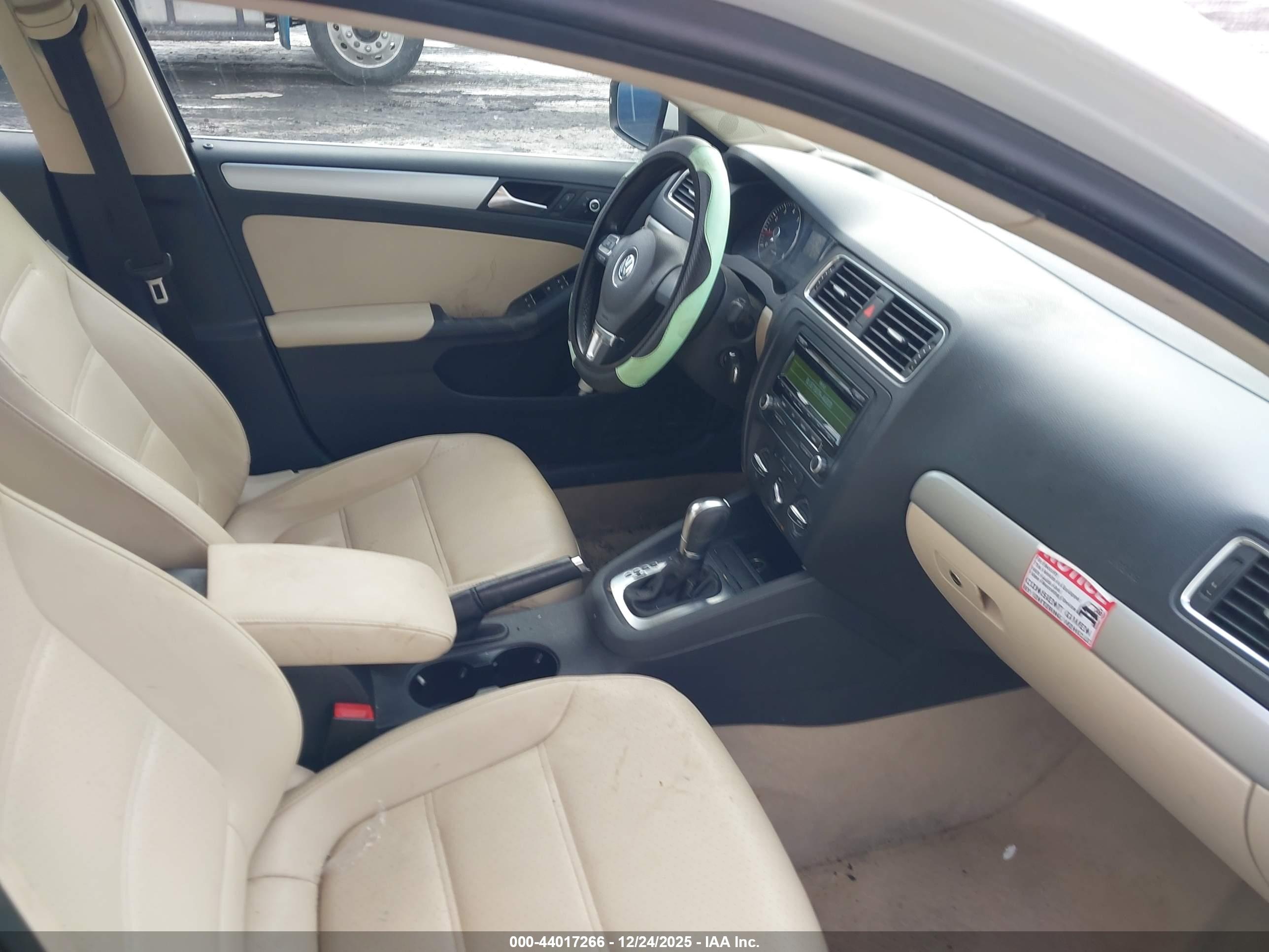 VOLKSWAGEN JETTA image 5