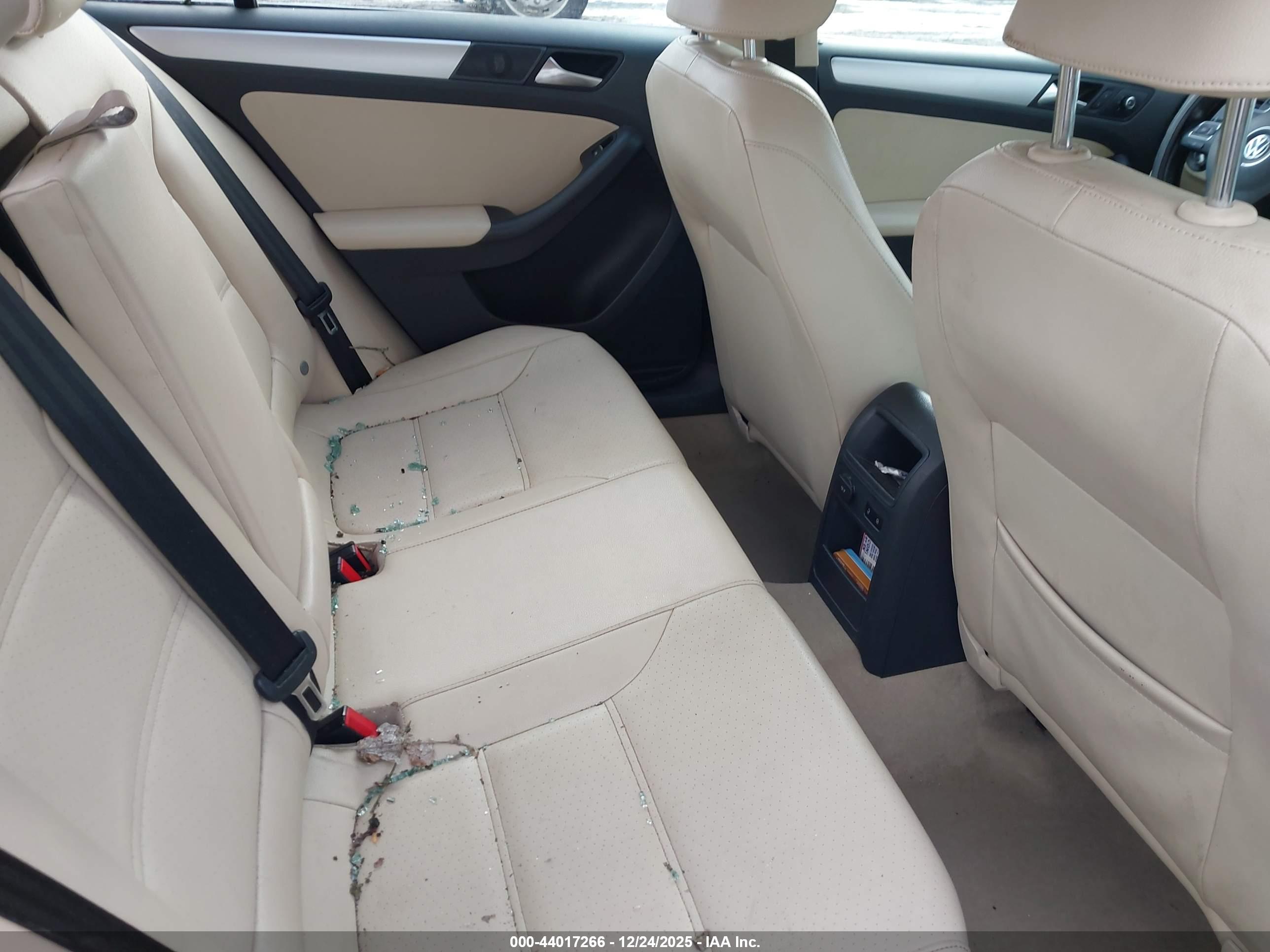 VOLKSWAGEN JETTA image 8