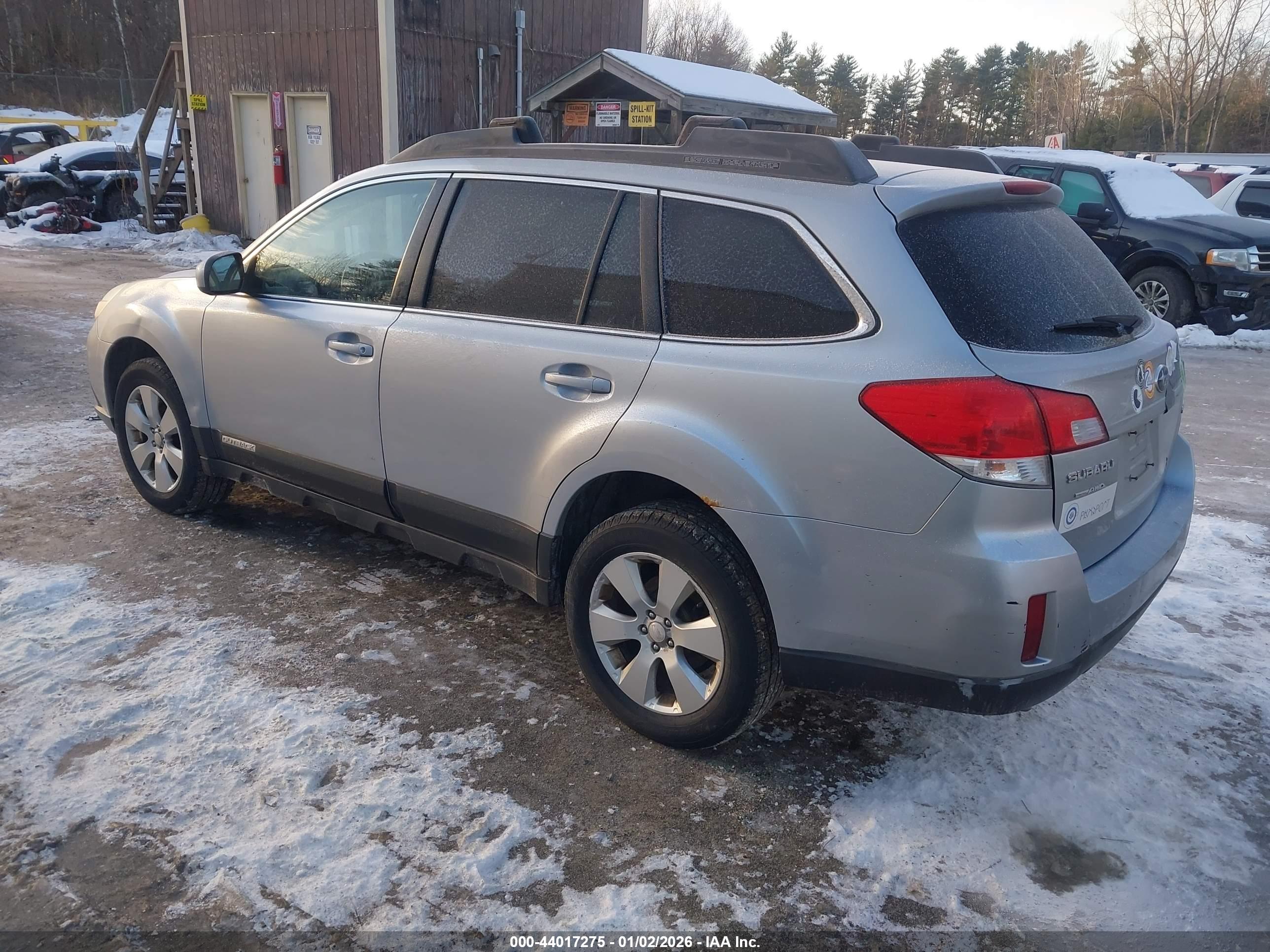 SUBARU OUTBACK image 3