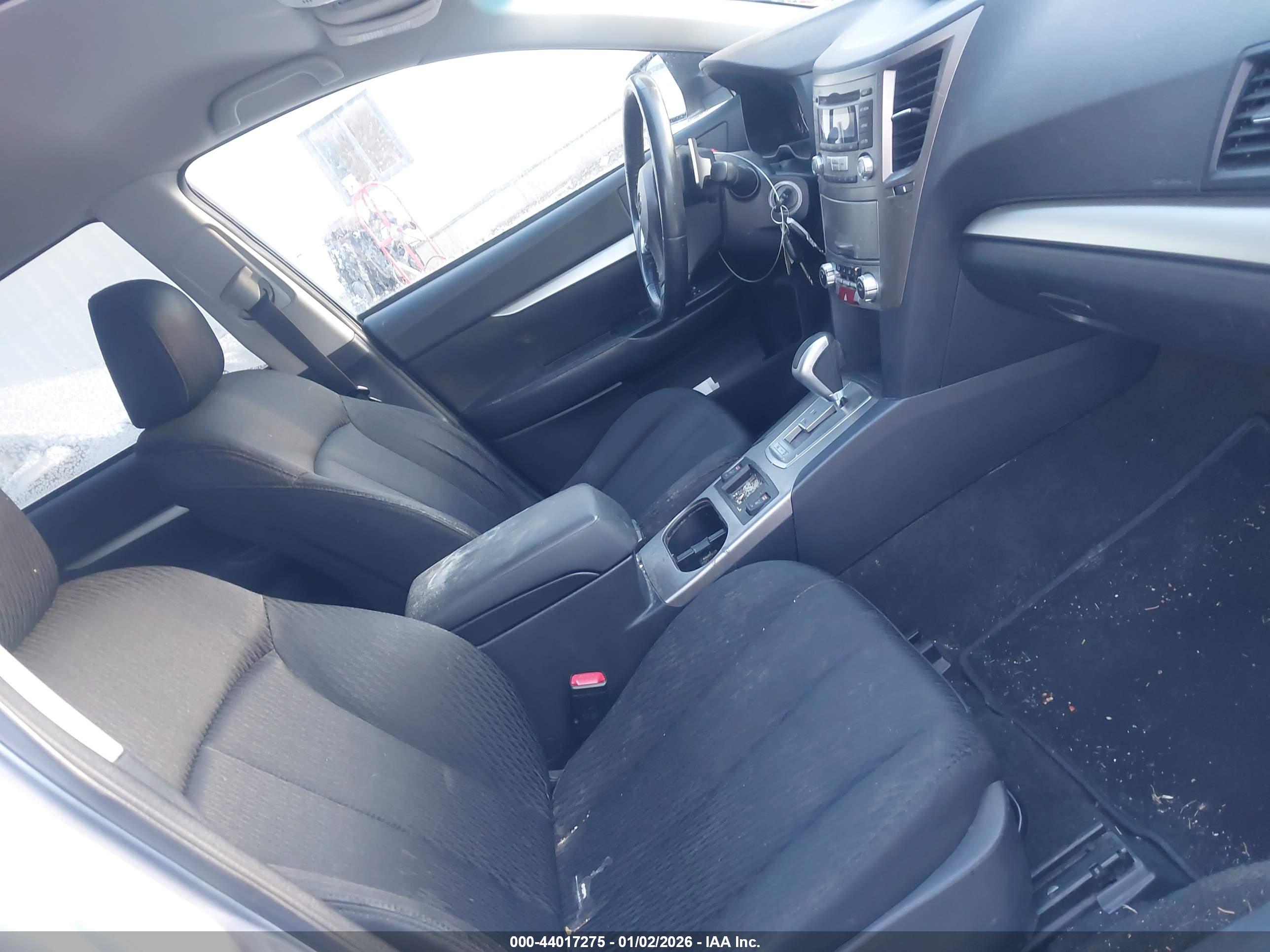 SUBARU OUTBACK image 5