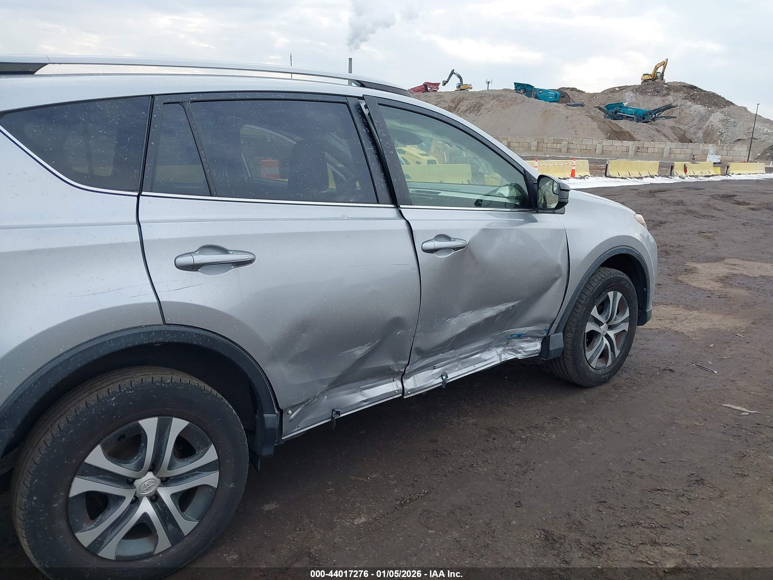 TOYOTA RAV4 image 6
