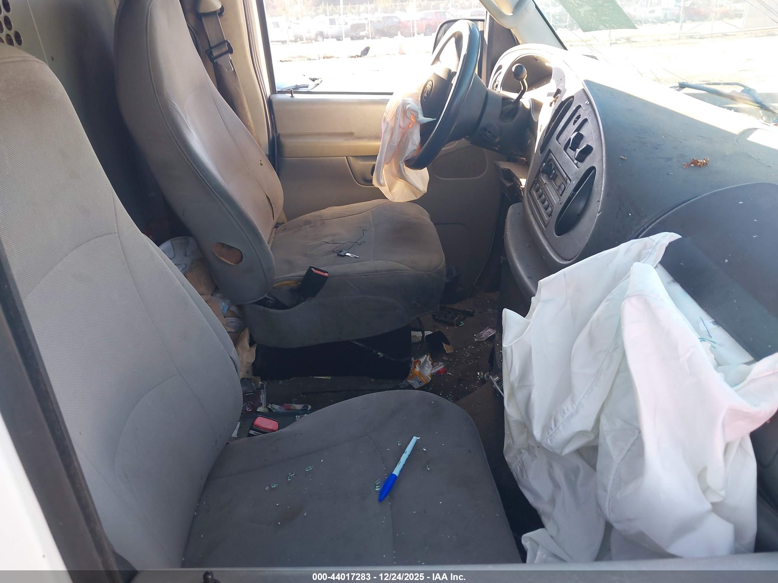 FORD E-250 image 5