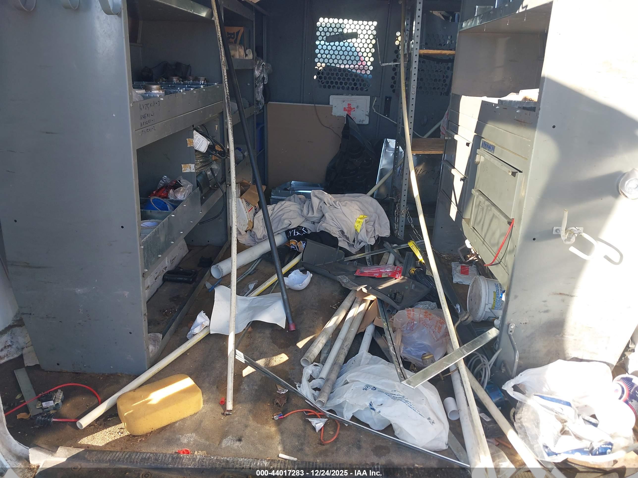 FORD E-250 image 8