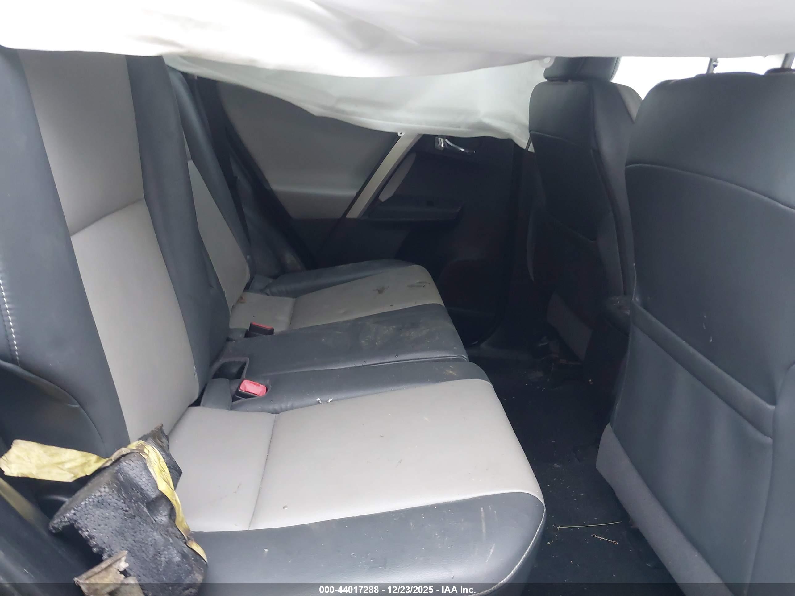 TOYOTA RAV4 image 8
