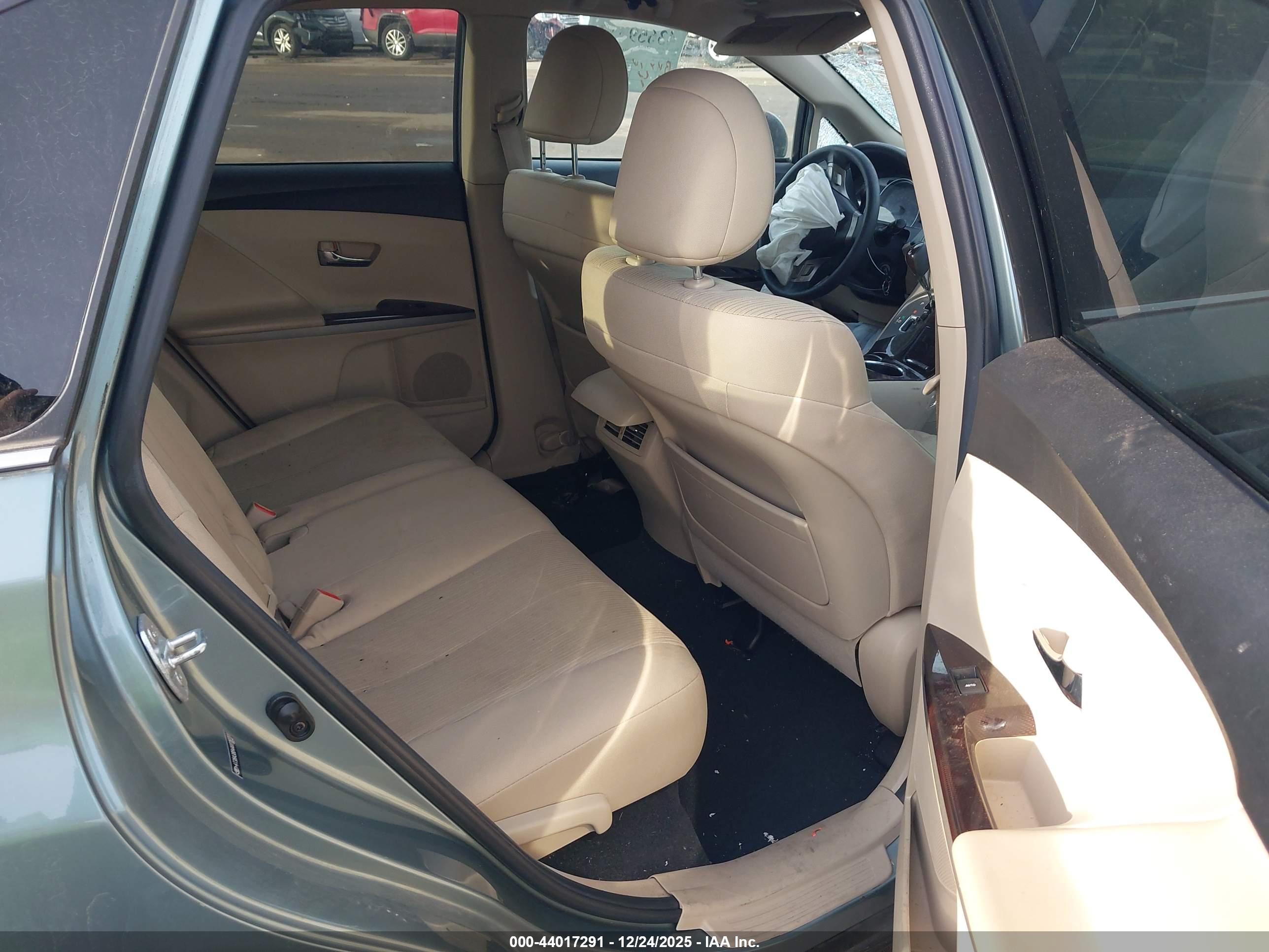 TOYOTA VENZA image 8