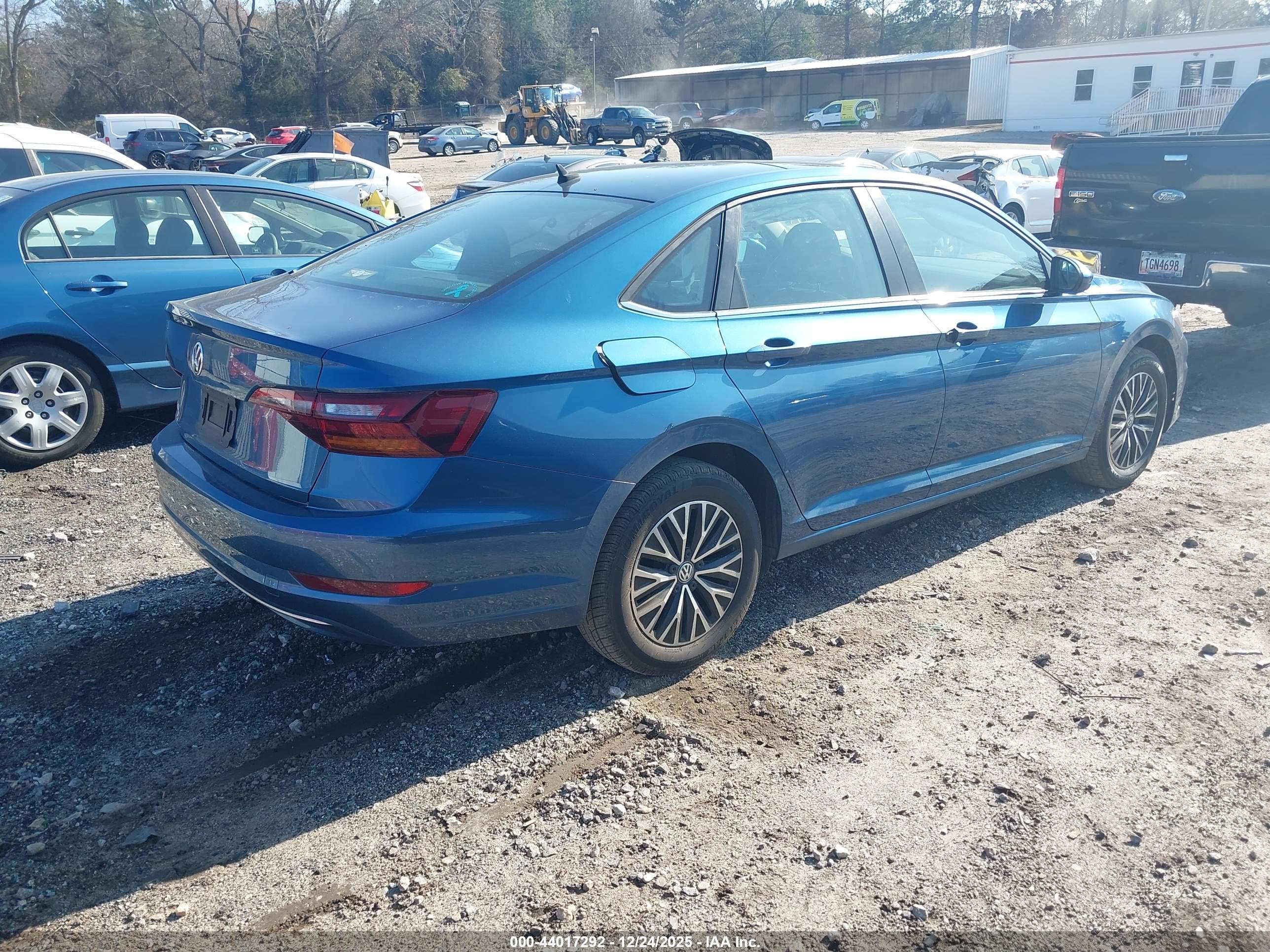 VOLKSWAGEN JETTA image 4
